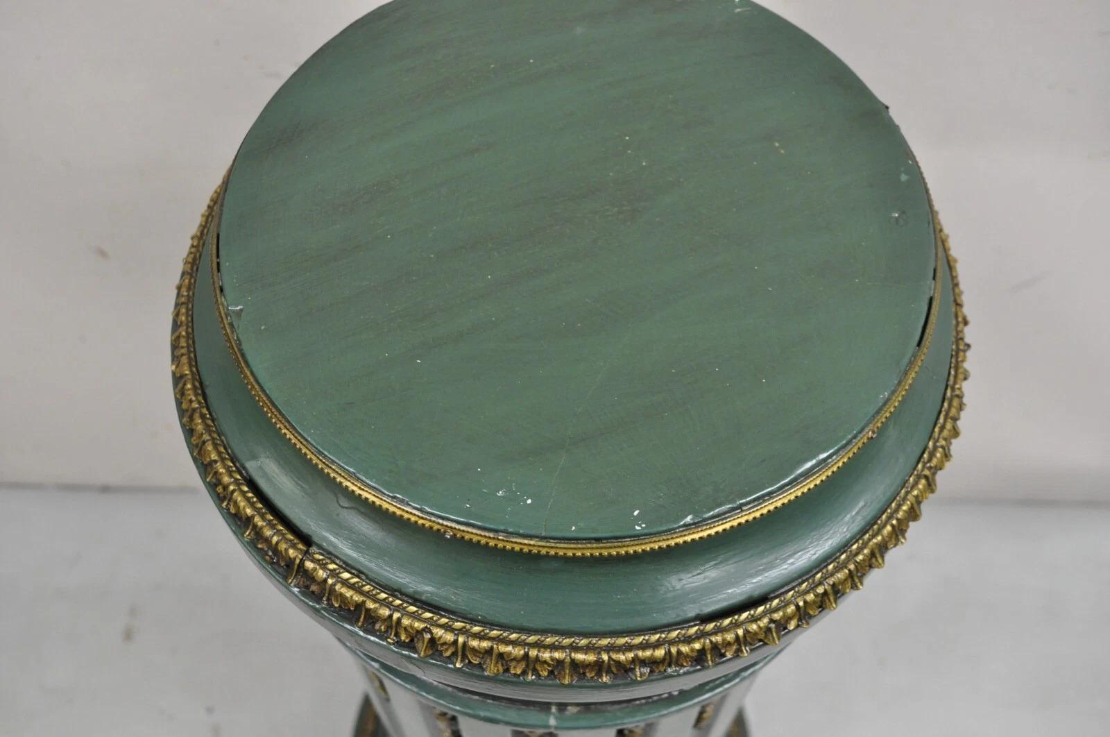 Legno Antique French Louis XVI Style Green & Gold Painted Wooden Column Pedestal with in vendita