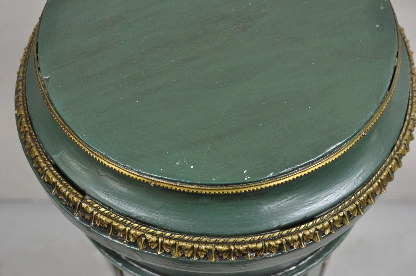 Antique French Louis XVI Style Green & Gold Painted Wooden Column Pedestal with in vendita 1