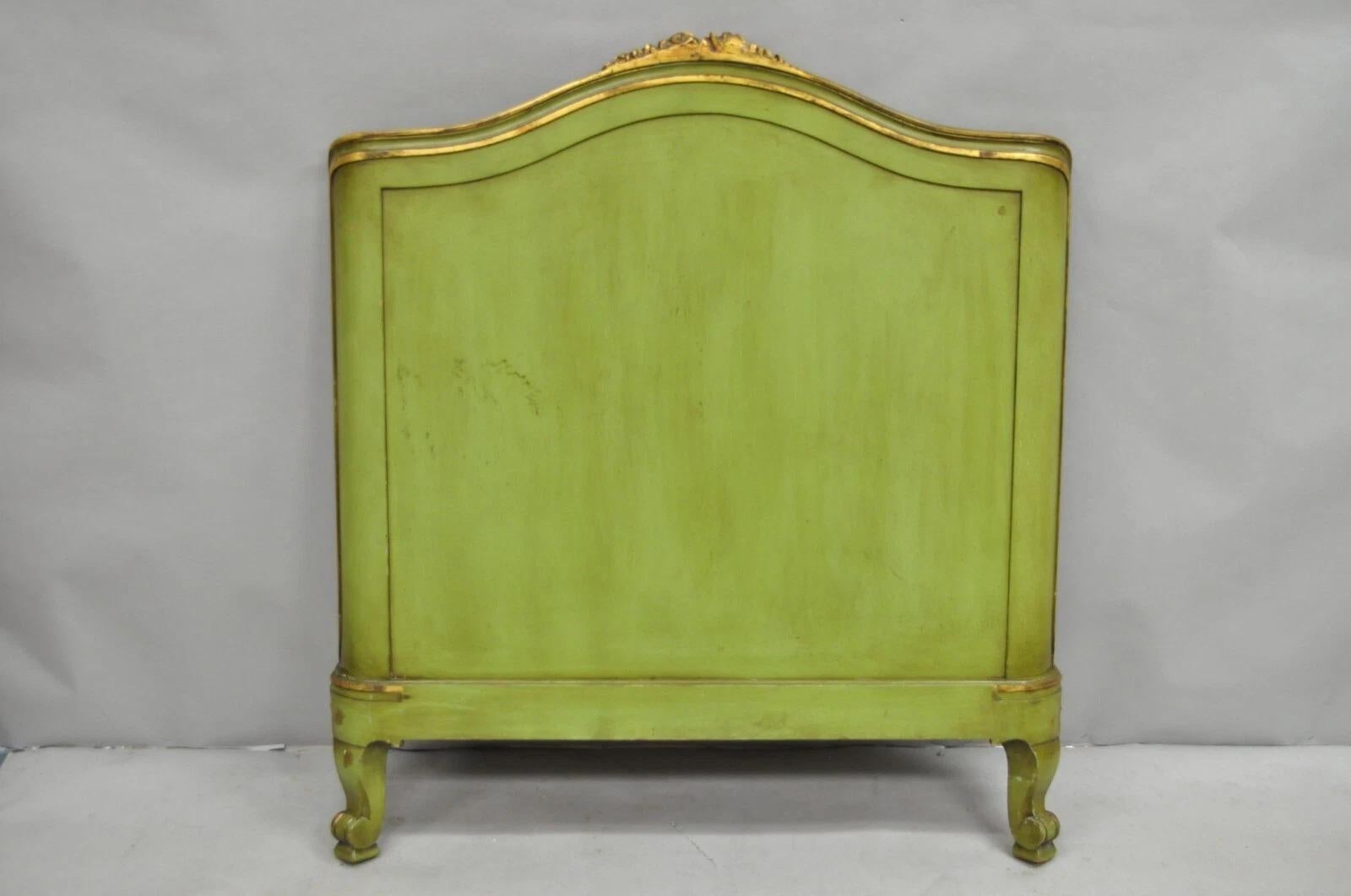 Antique French Louis XVI Style Grün lackiert Upholstering Twin Bett von Vanleigh im Angebot 4