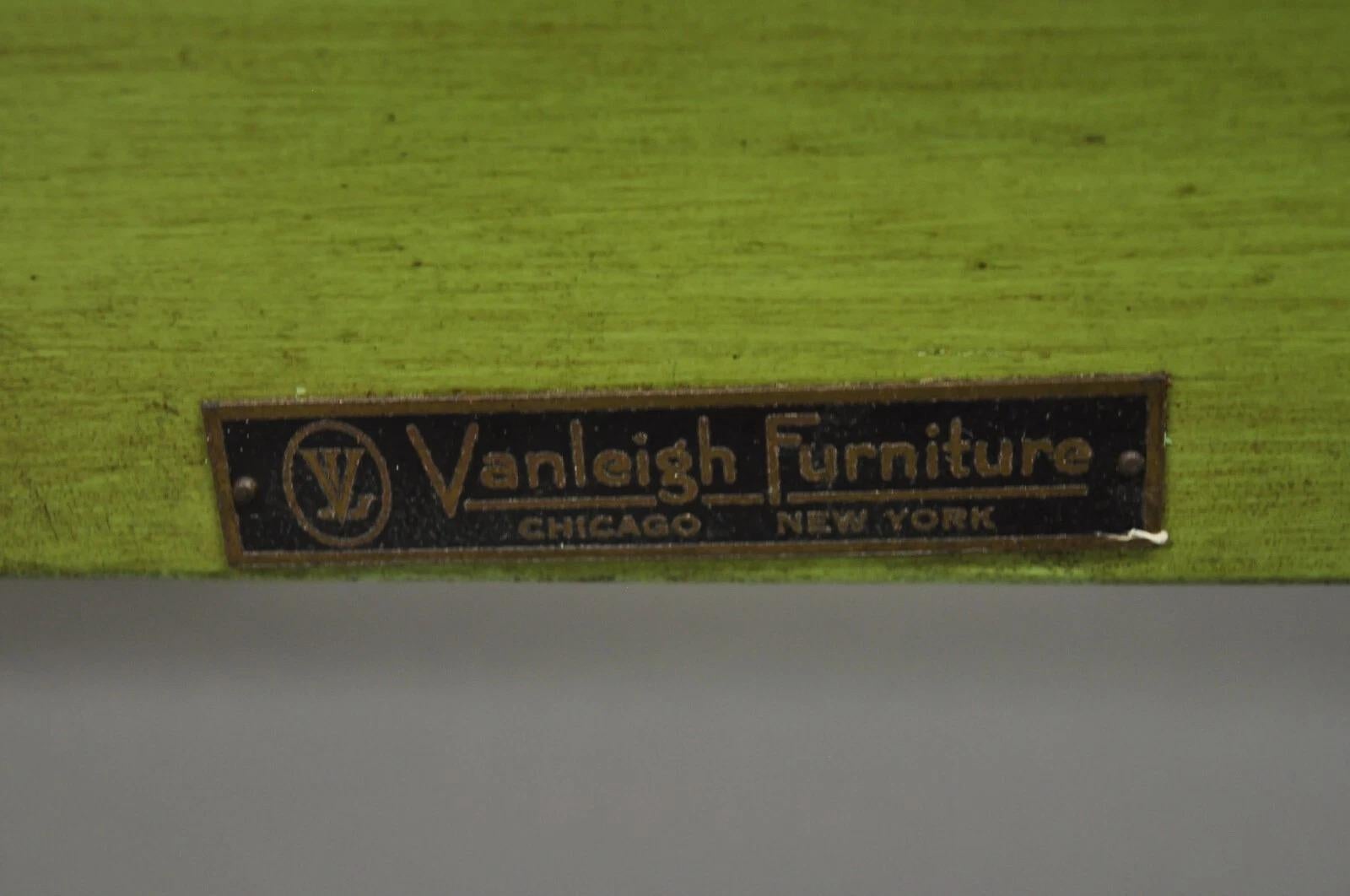 Antique French Louis XVI Style Grün lackiert Upholstering Twin Bett von Vanleigh im Angebot 5