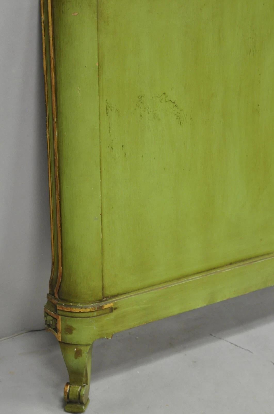 Antique French Louis XVI Style Grün lackiert Upholstering Twin Bett von Vanleigh im Angebot 6