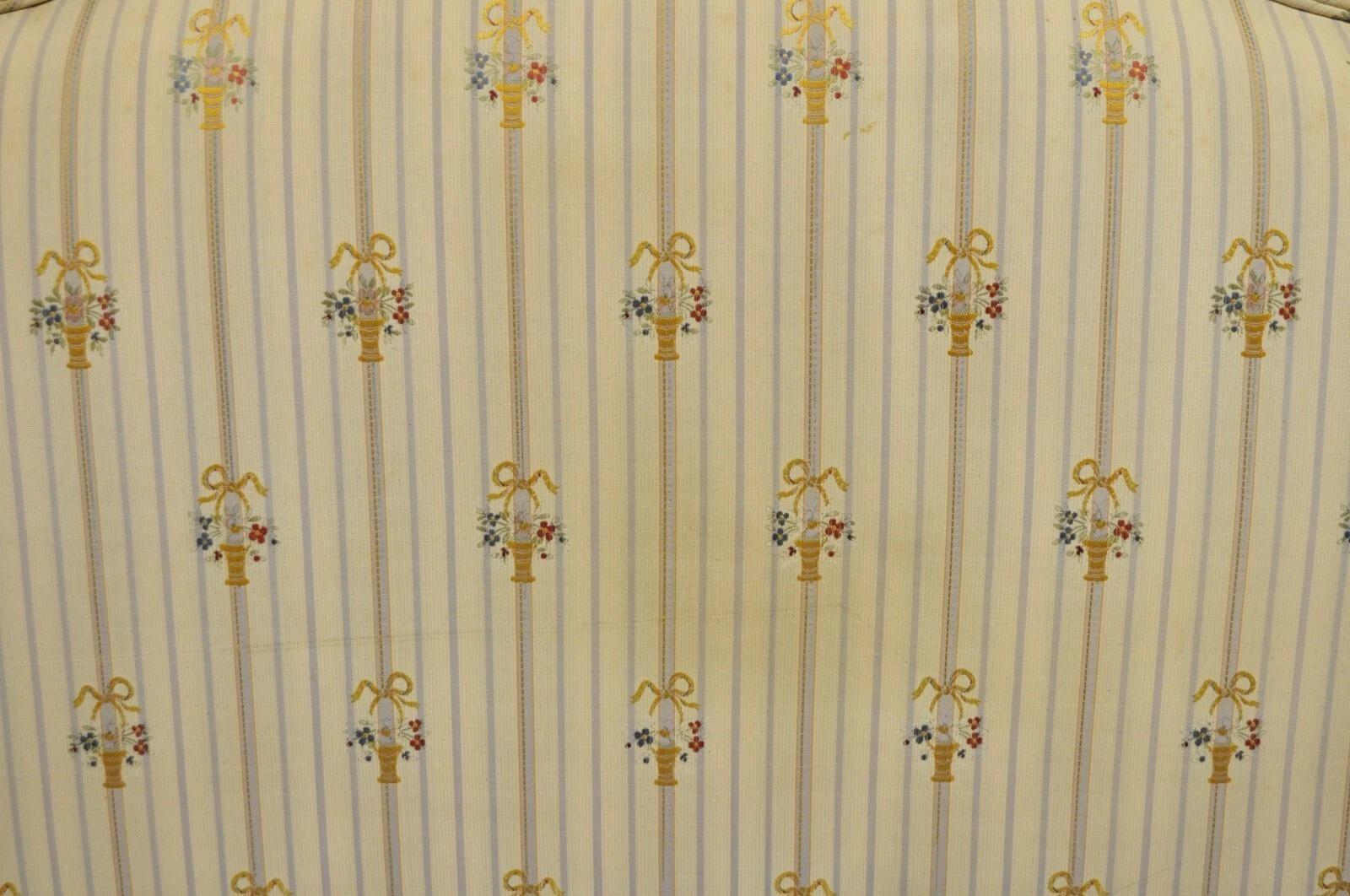 Antique French Louis XVI Style Grün lackiert Upholstering Twin Bett von Vanleigh im Angebot 7