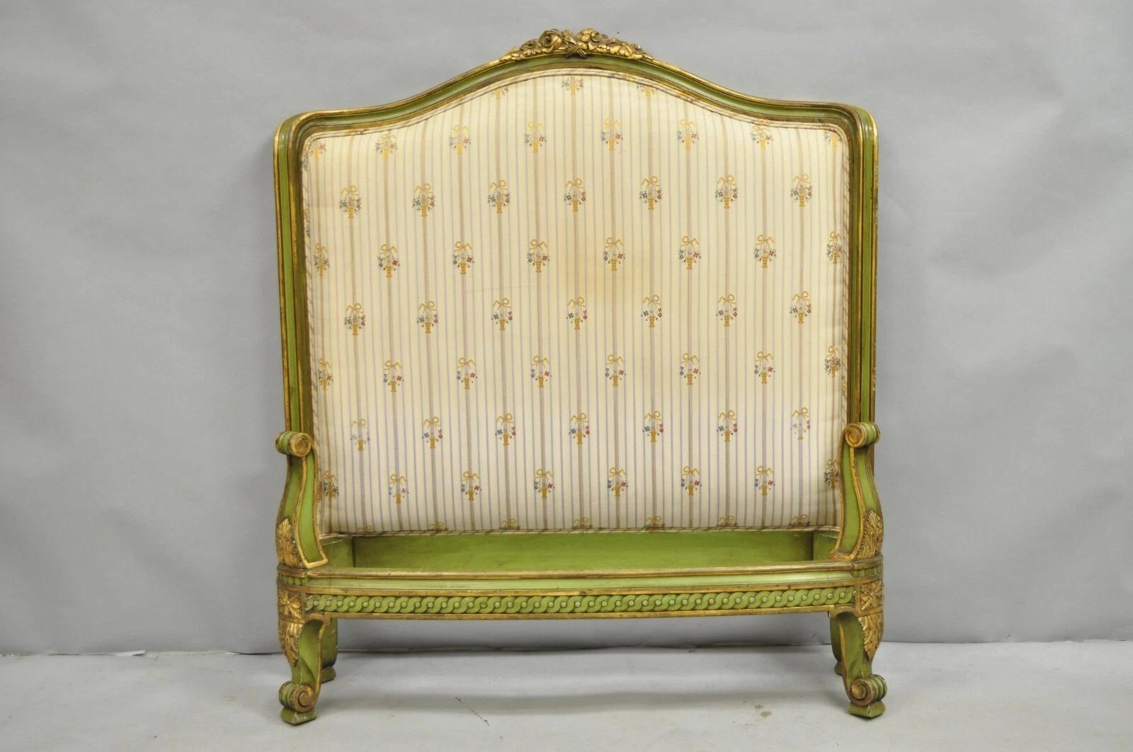Antique French Louis XVI Style Grün lackiert Upholstering Twin Bett von Vanleigh (Louis XVI.) im Angebot