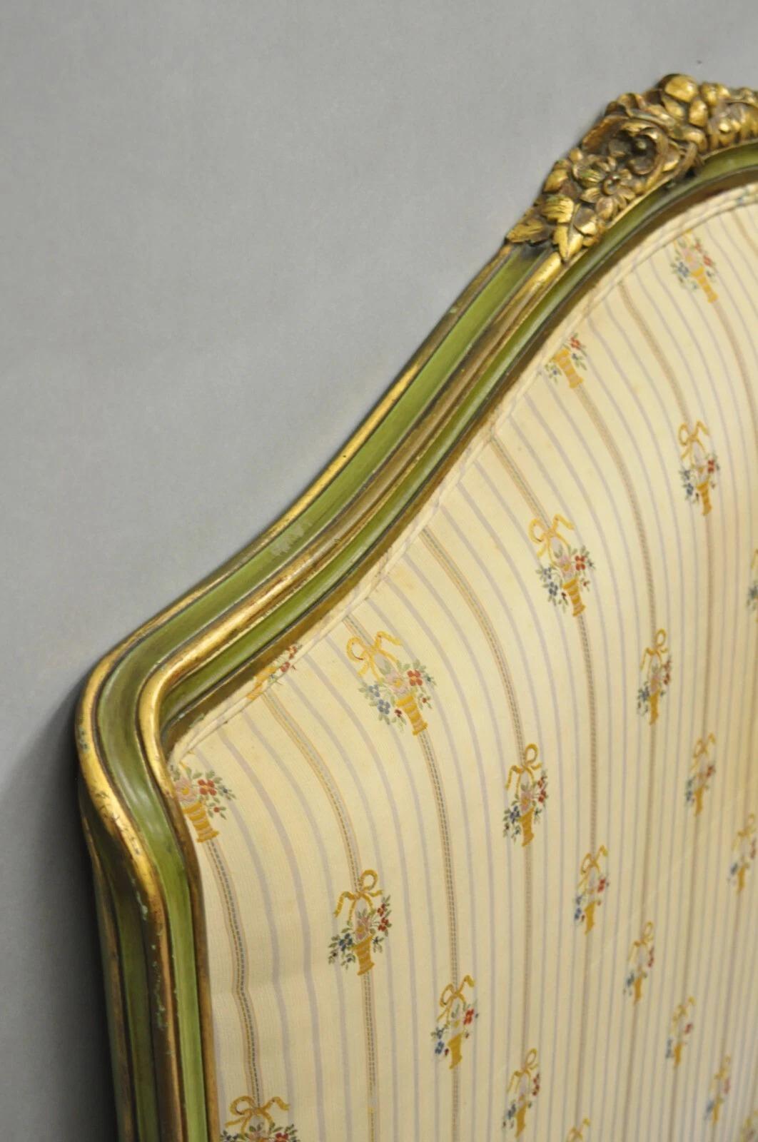 Antique French Louis XVI Style Grün lackiert Upholstering Twin Bett von Vanleigh im Zustand „Gut“ im Angebot in Philadelphia, PA