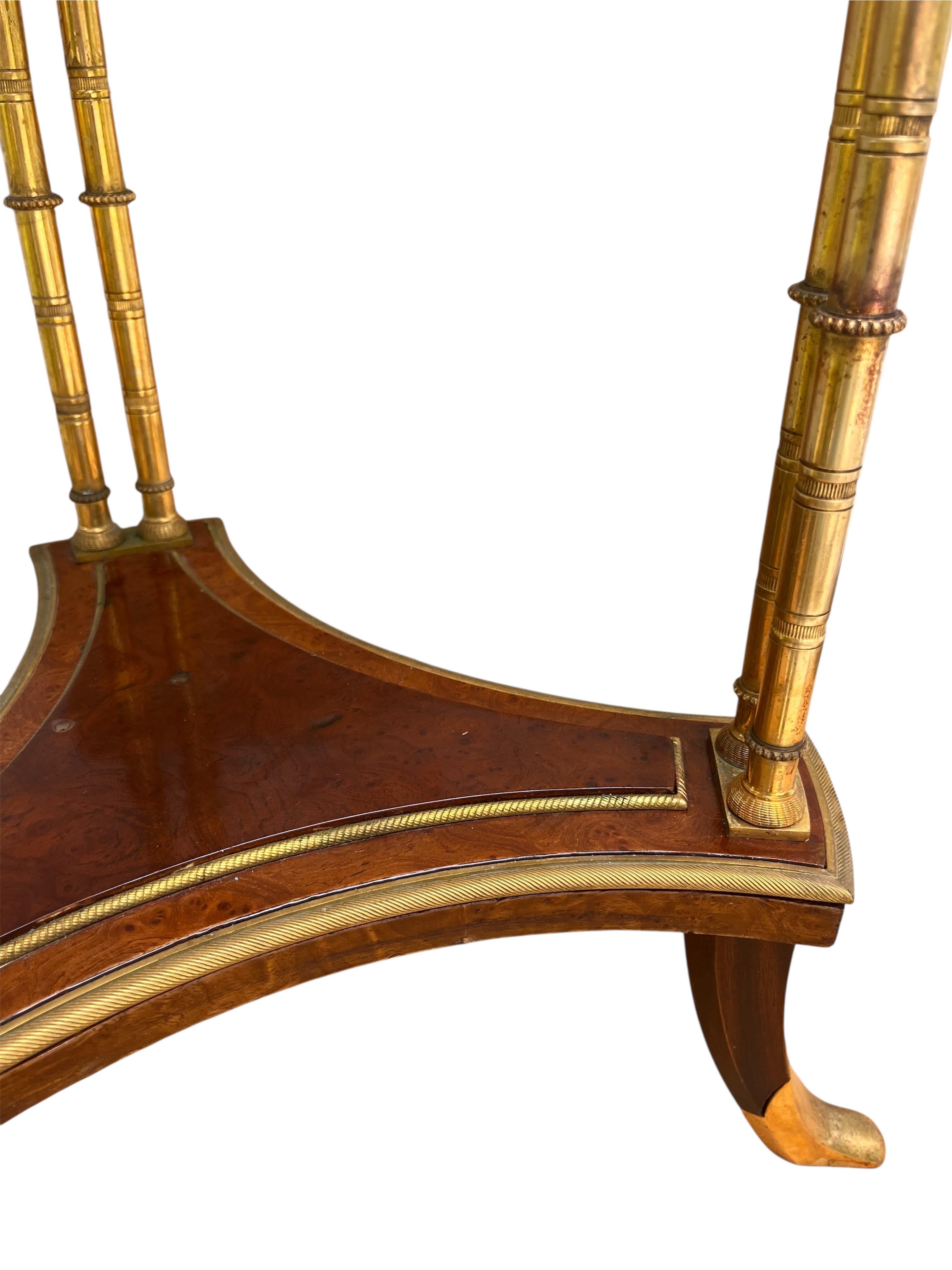 Gueridón francés antiguo estilo Luis XVI de Henry Dasson. en venta 1