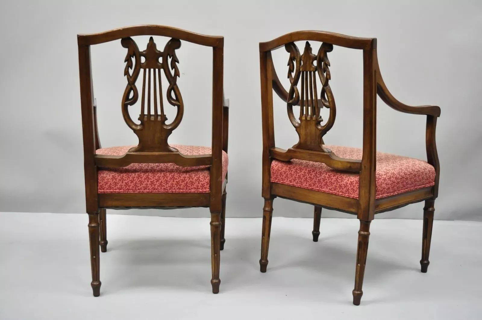 Anciennes chaises à accoudoirs en acajou italien de style Louis XVI à dossier en forme de harpe - Paire en vente 4