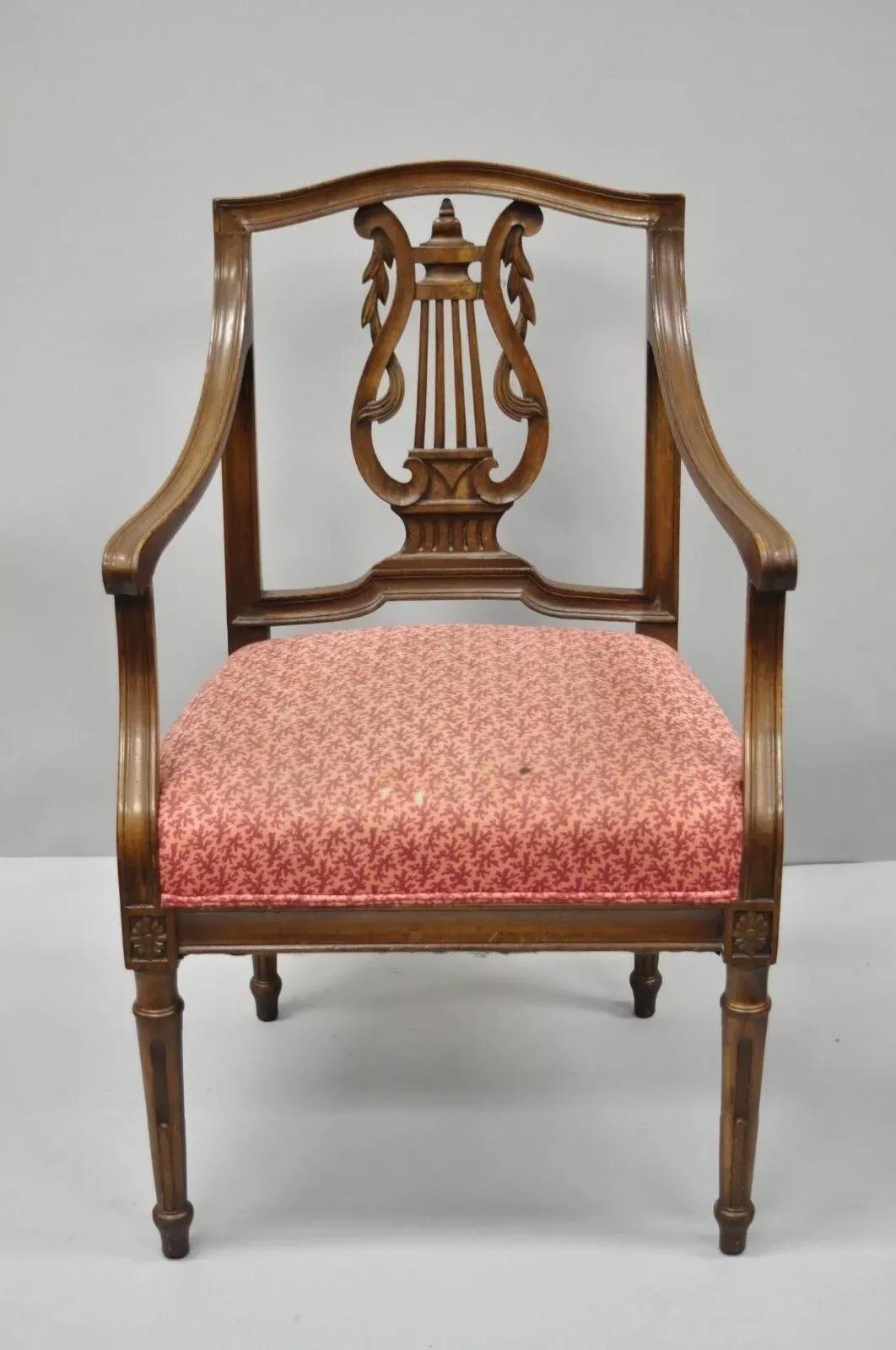 Inconnu Anciennes chaises à accoudoirs en acajou italien de style Louis XVI à dossier en forme de harpe - Paire en vente