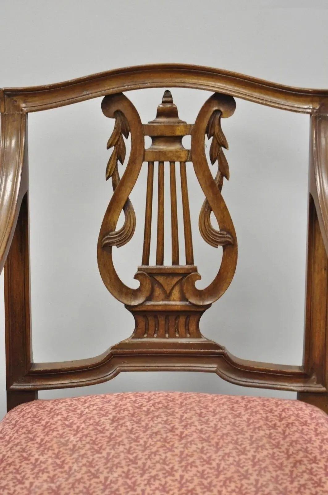 Anciennes chaises à accoudoirs en acajou italien de style Louis XVI à dossier en forme de harpe - Paire Bon état - En vente à Philadelphia, PA