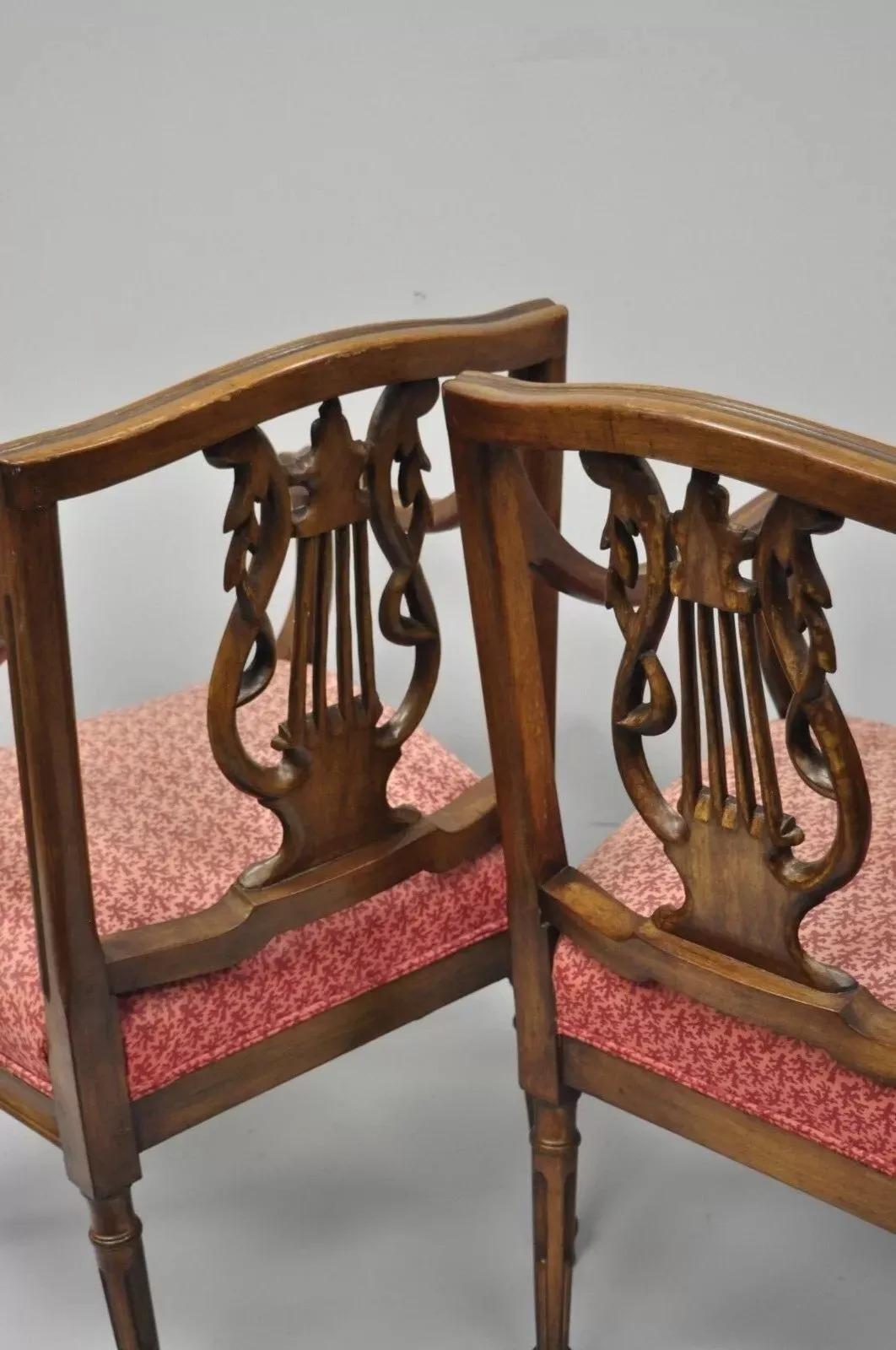 Anciennes chaises à accoudoirs en acajou italien de style Louis XVI à dossier en forme de harpe - Paire en vente 3