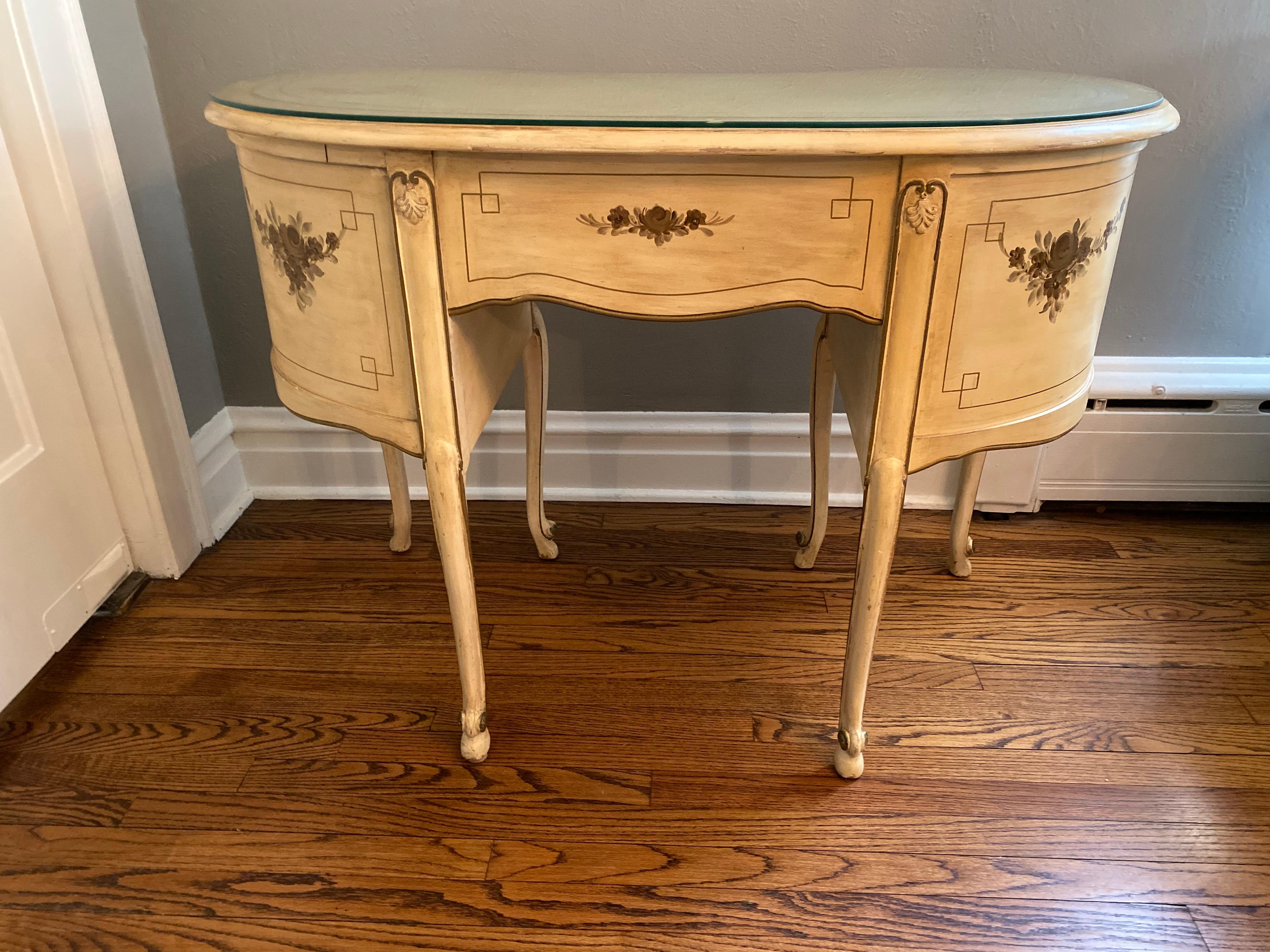 Antique French Louis XVI Style Kidney Shaped Painted Vanity or Writing Desk For Sale 4