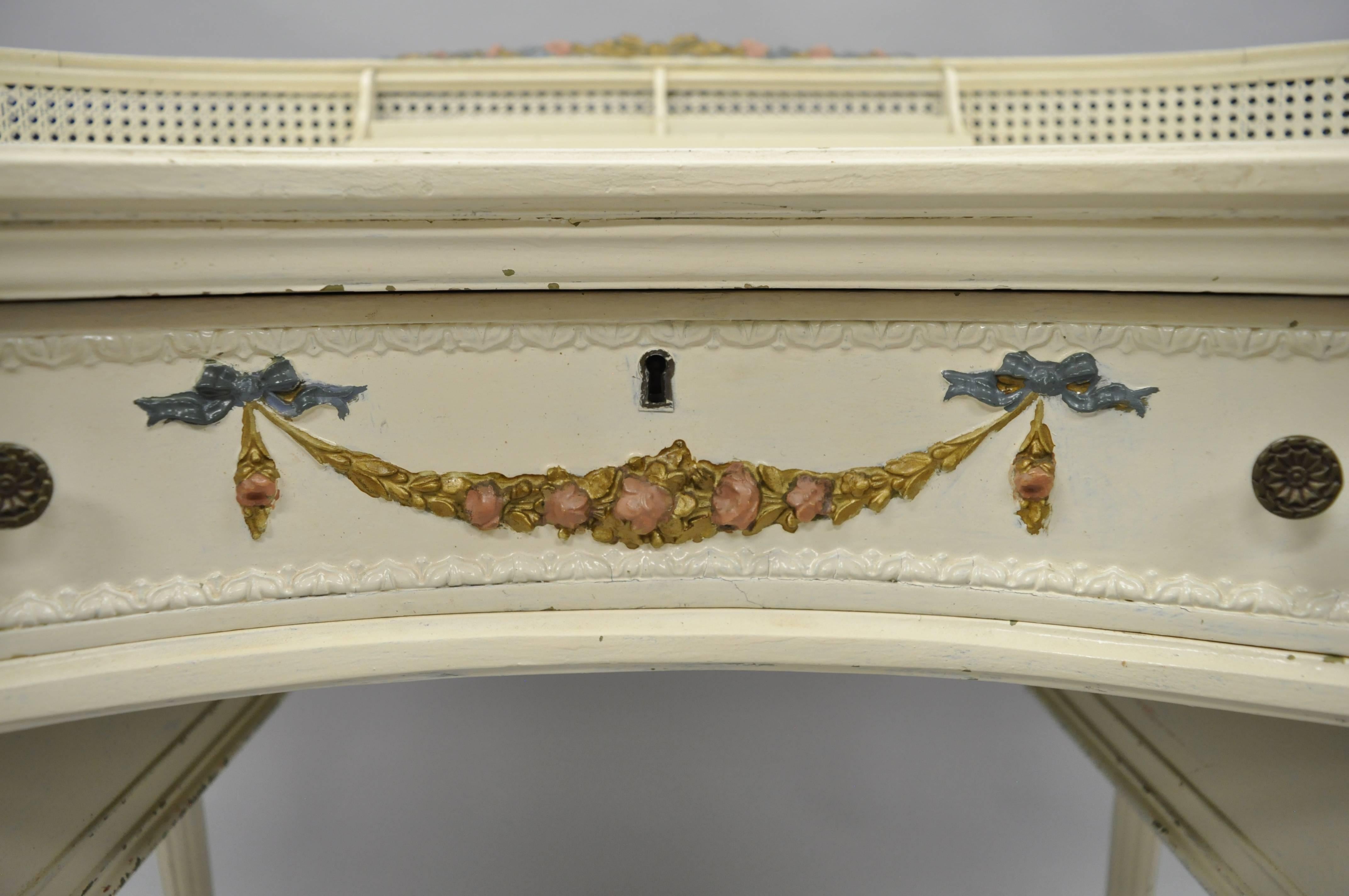 Français Antique table à écrire de style Louis XVI en forme de rein Table de toilette peinte