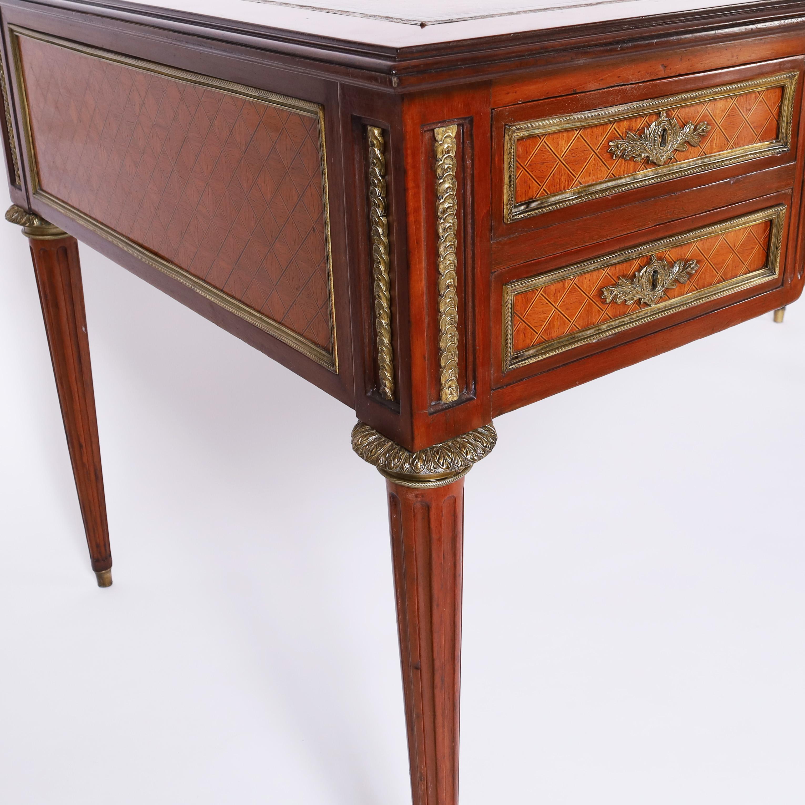Antique French Louis XVI Style Leather Top Desk (Scrivania in pelle) in vendita 2