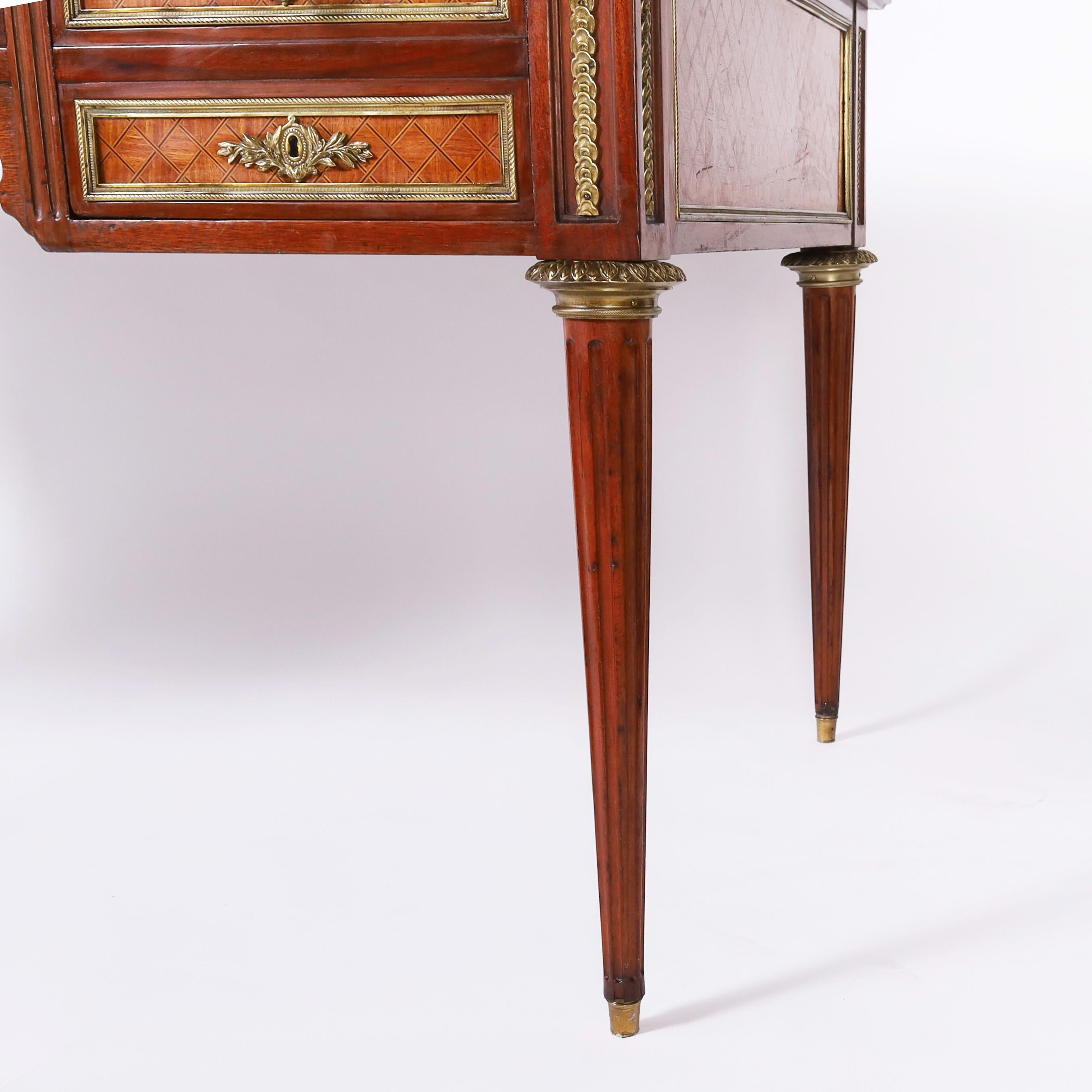 Antique French Louis XVI Style Leather Top Desk (Scrivania in pelle) in vendita 3