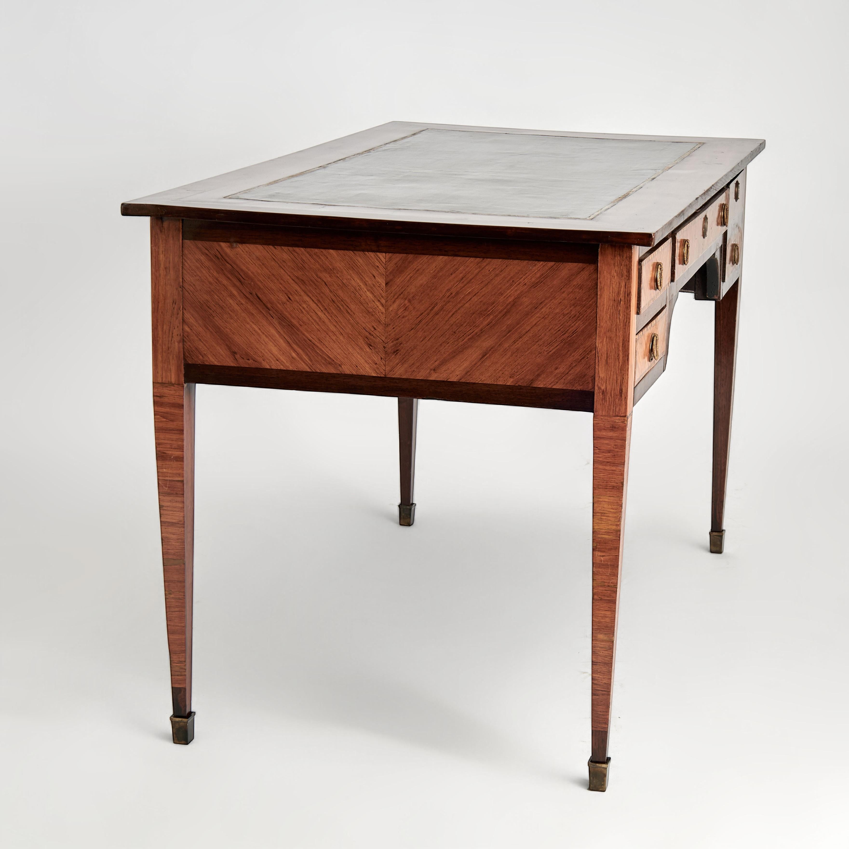 Français Antique French Louis XVI Style Leather Top Desk en vente