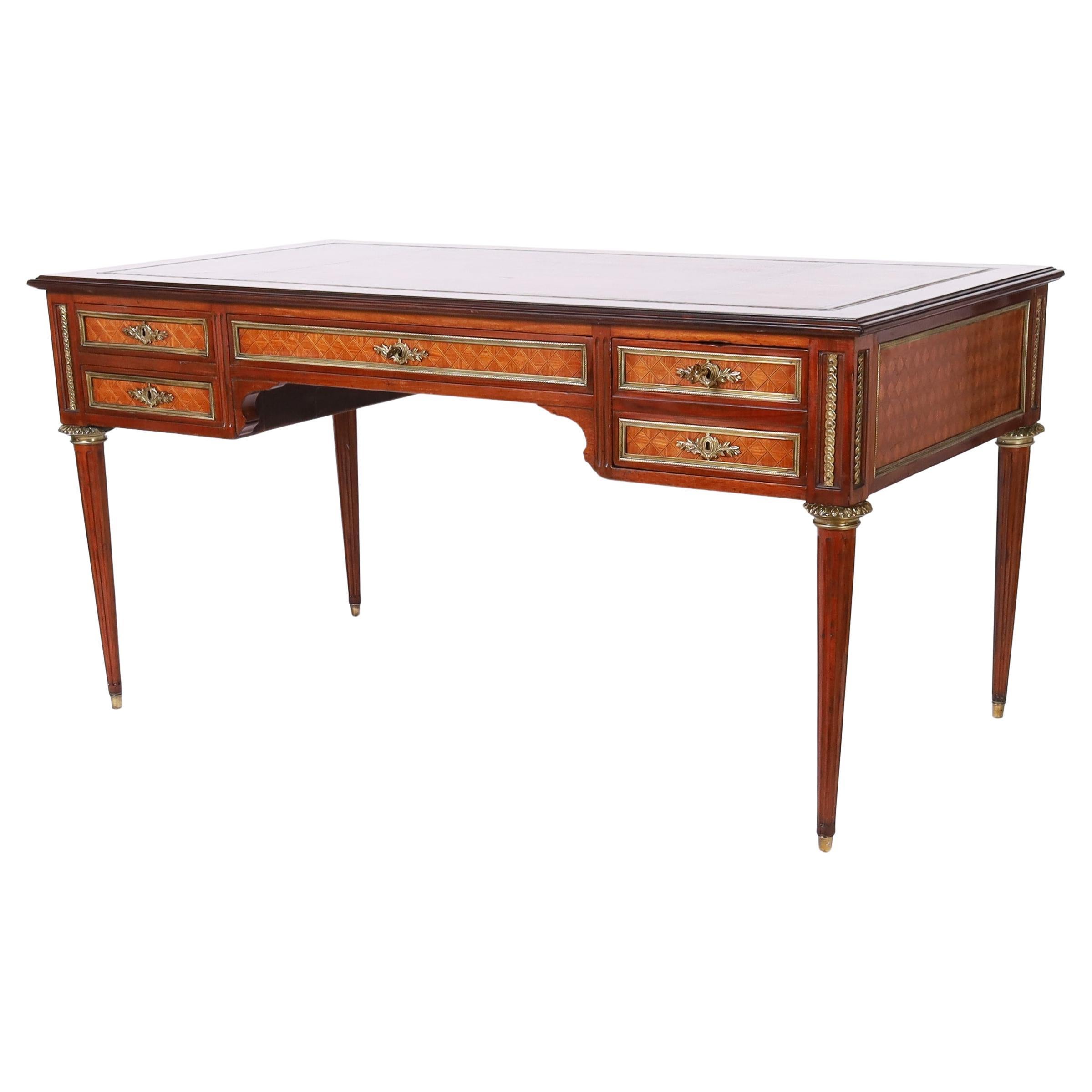Antique French Louis XVI Style Leather Top Desk (Scrivania in pelle) in vendita