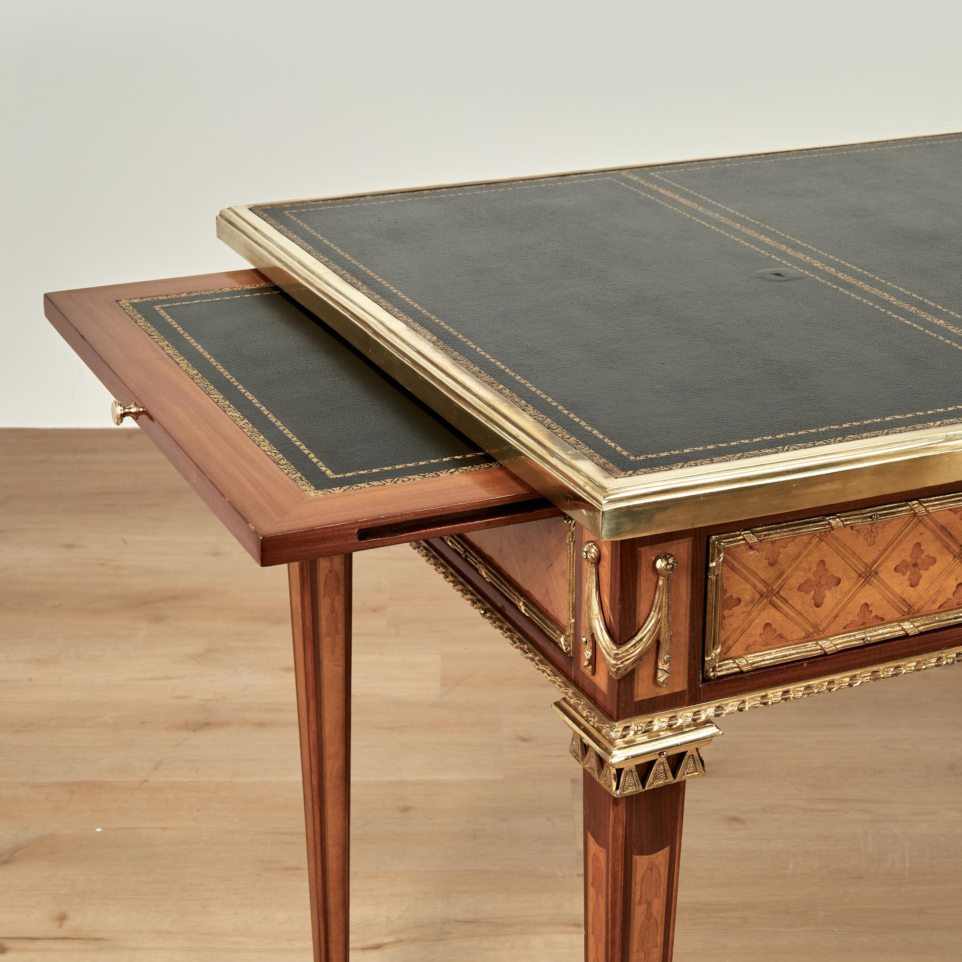 Antique French Louis XVI Stil Lederplatte Schreibtisch oder Bureau Plat im Angebot 3