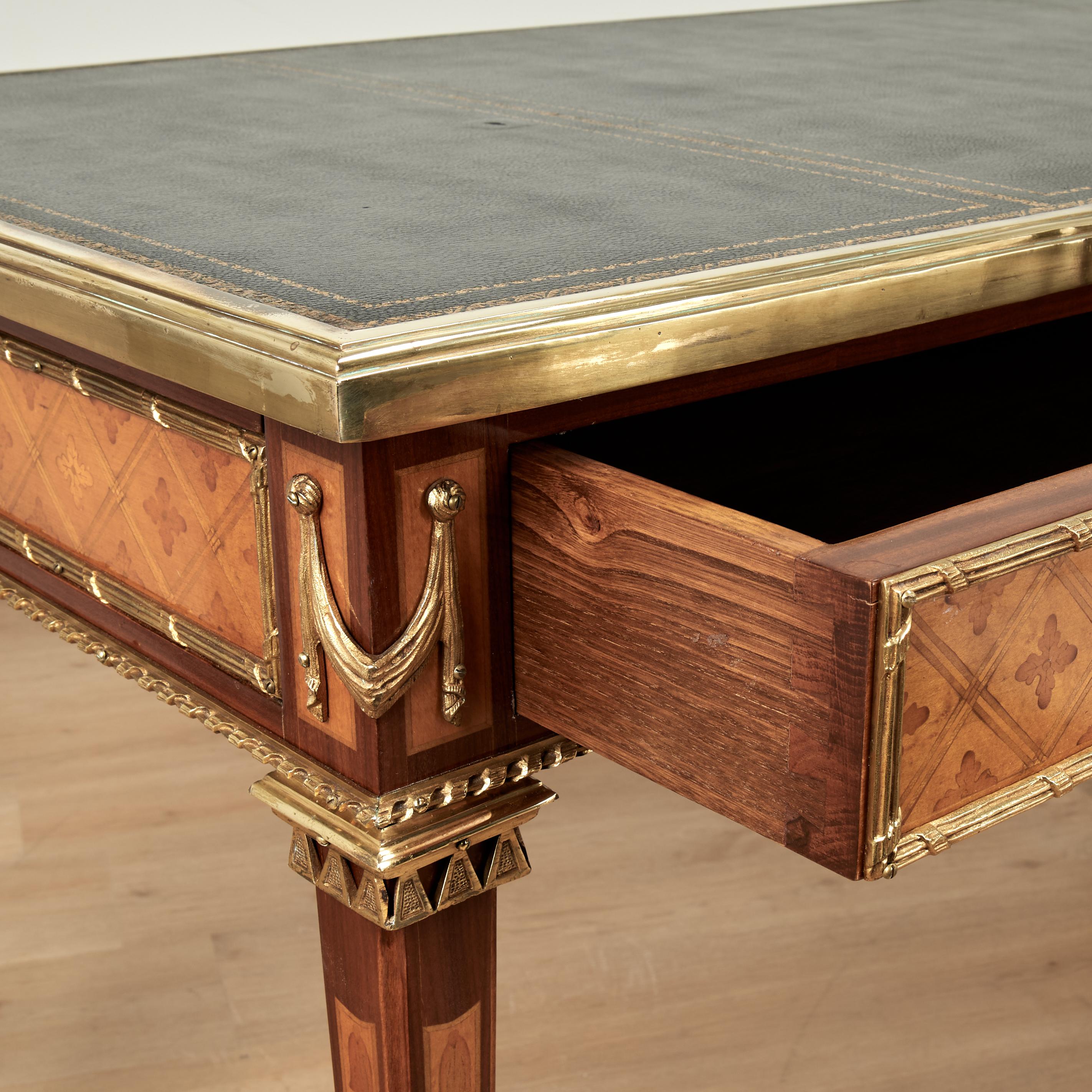 Antique French Louis XVI Stil Lederplatte Schreibtisch oder Bureau Plat im Angebot 4