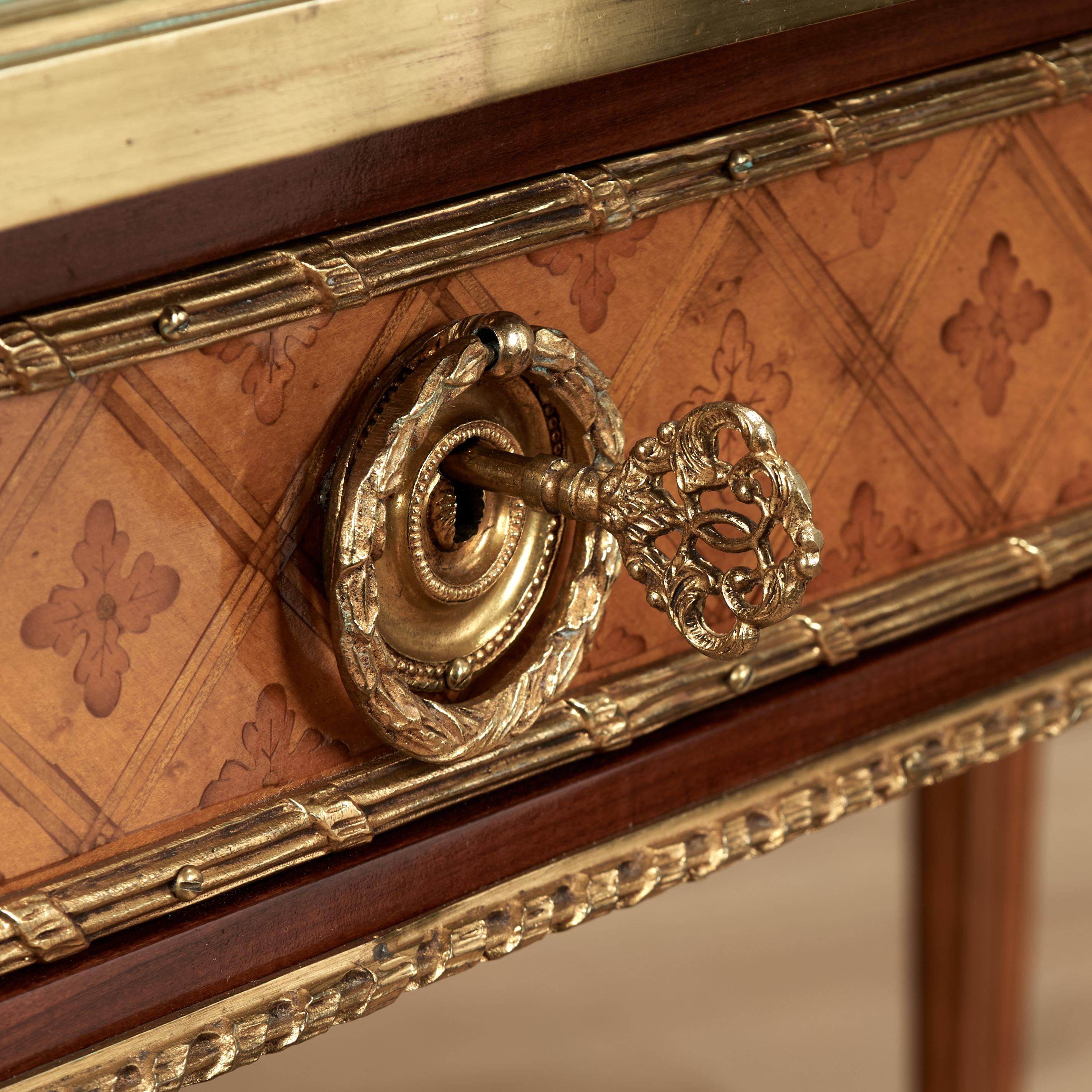 Antique French Louis XVI Stil Lederplatte Schreibtisch oder Bureau Plat im Angebot 5