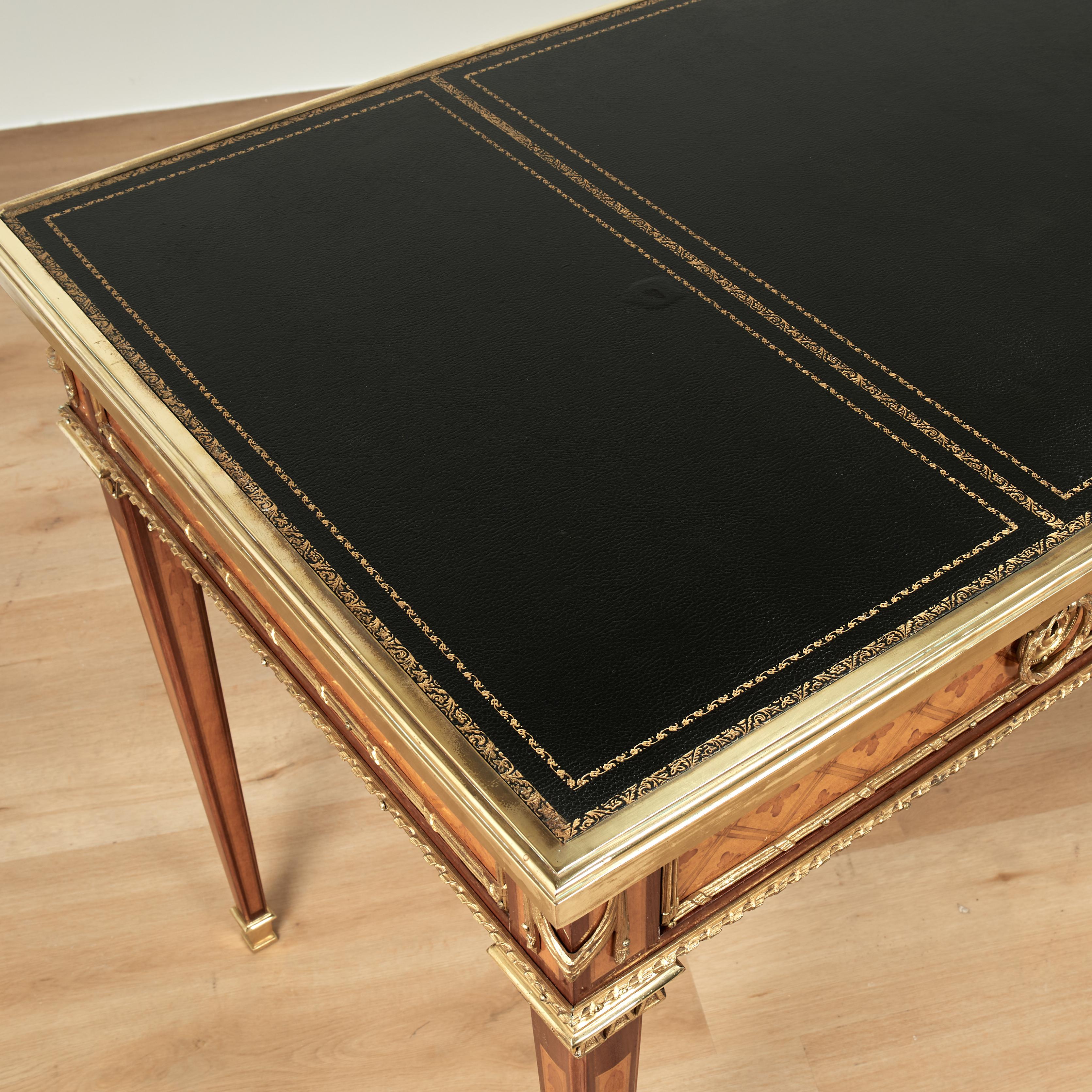 Antique French Louis XVI Stil Lederplatte Schreibtisch oder Bureau Plat im Zustand „Gut“ im Angebot in Palm Beach, FL