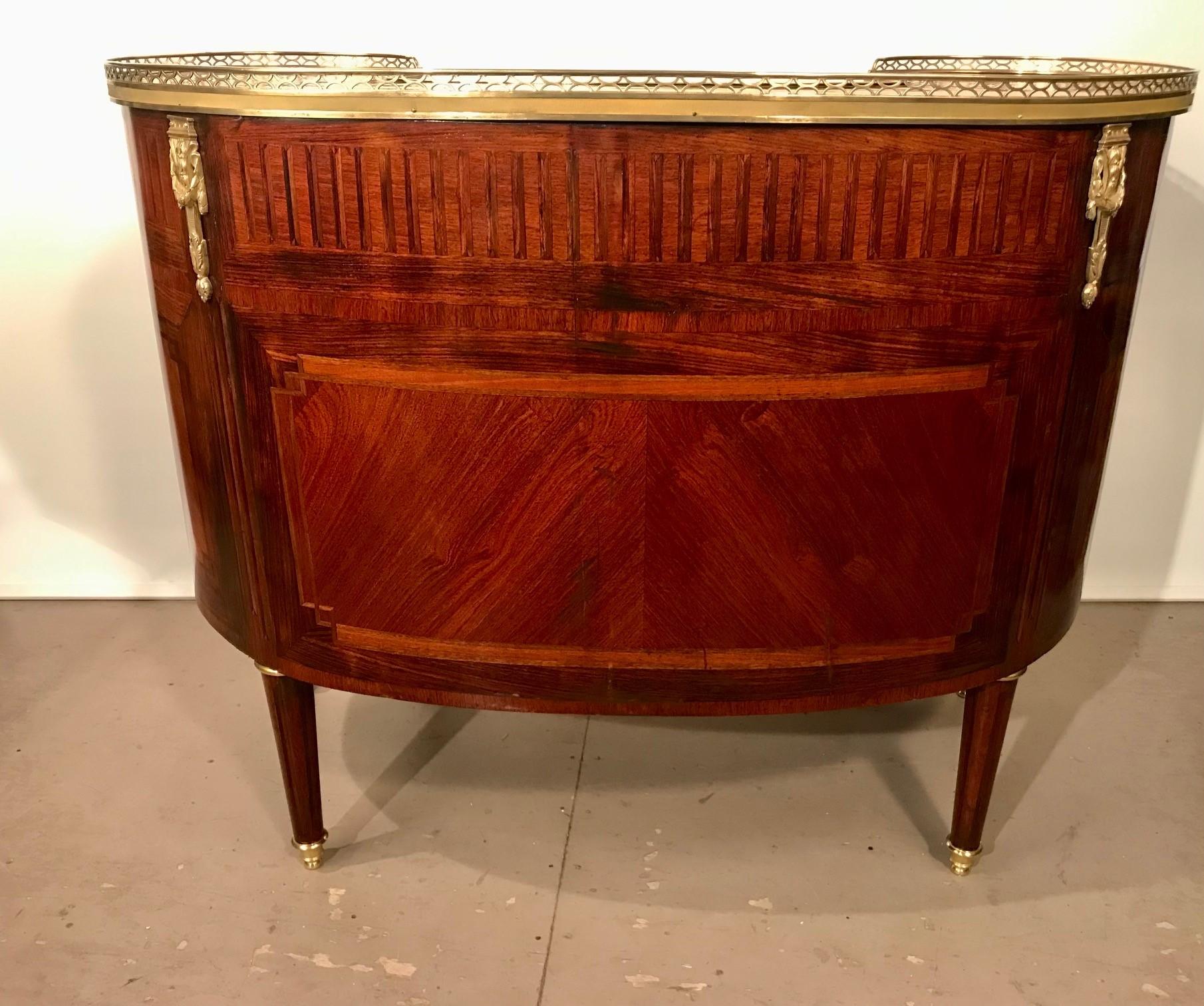 Antique French Louis XVI Style Mahogany and Parquetry Bureau a Rognon For Sale 5