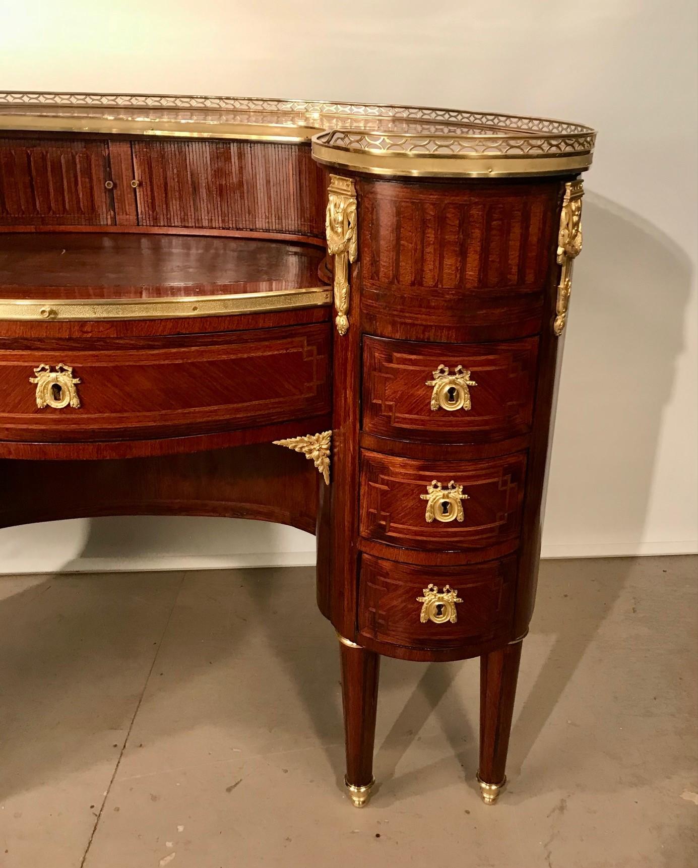 Antique French Louis XVI Style Mahogany and Parquetry Bureau a Rognon For Sale 8