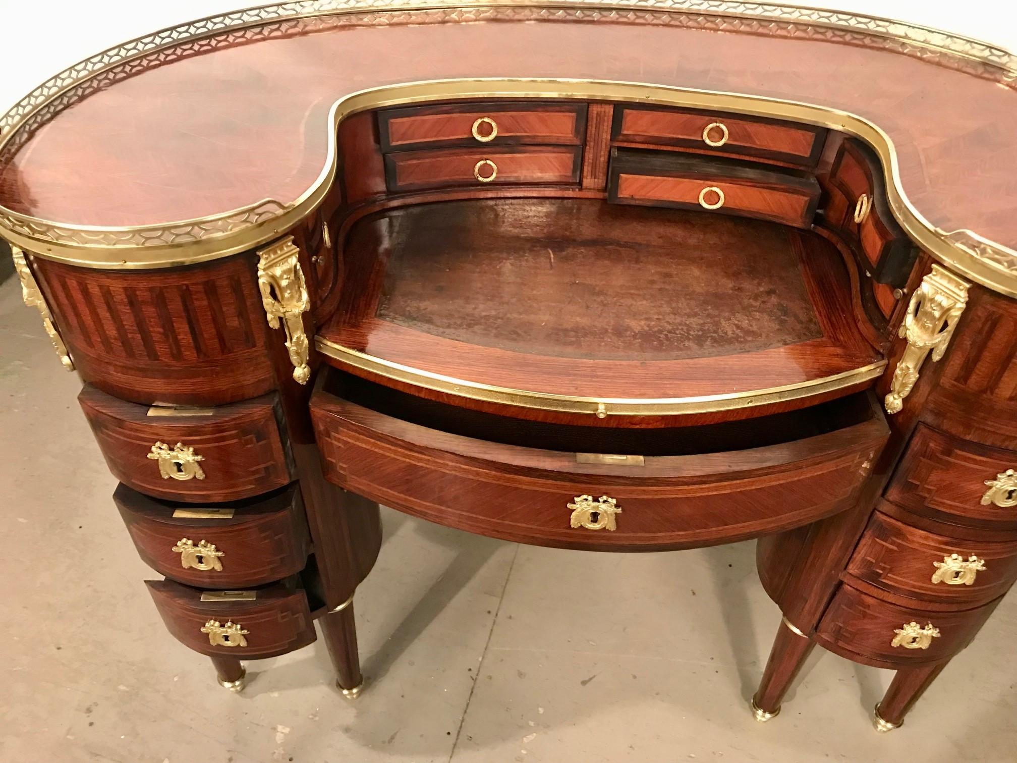 Antique French Louis XVI Style Mahogany and Parquetry Bureau a Rognon For Sale 15