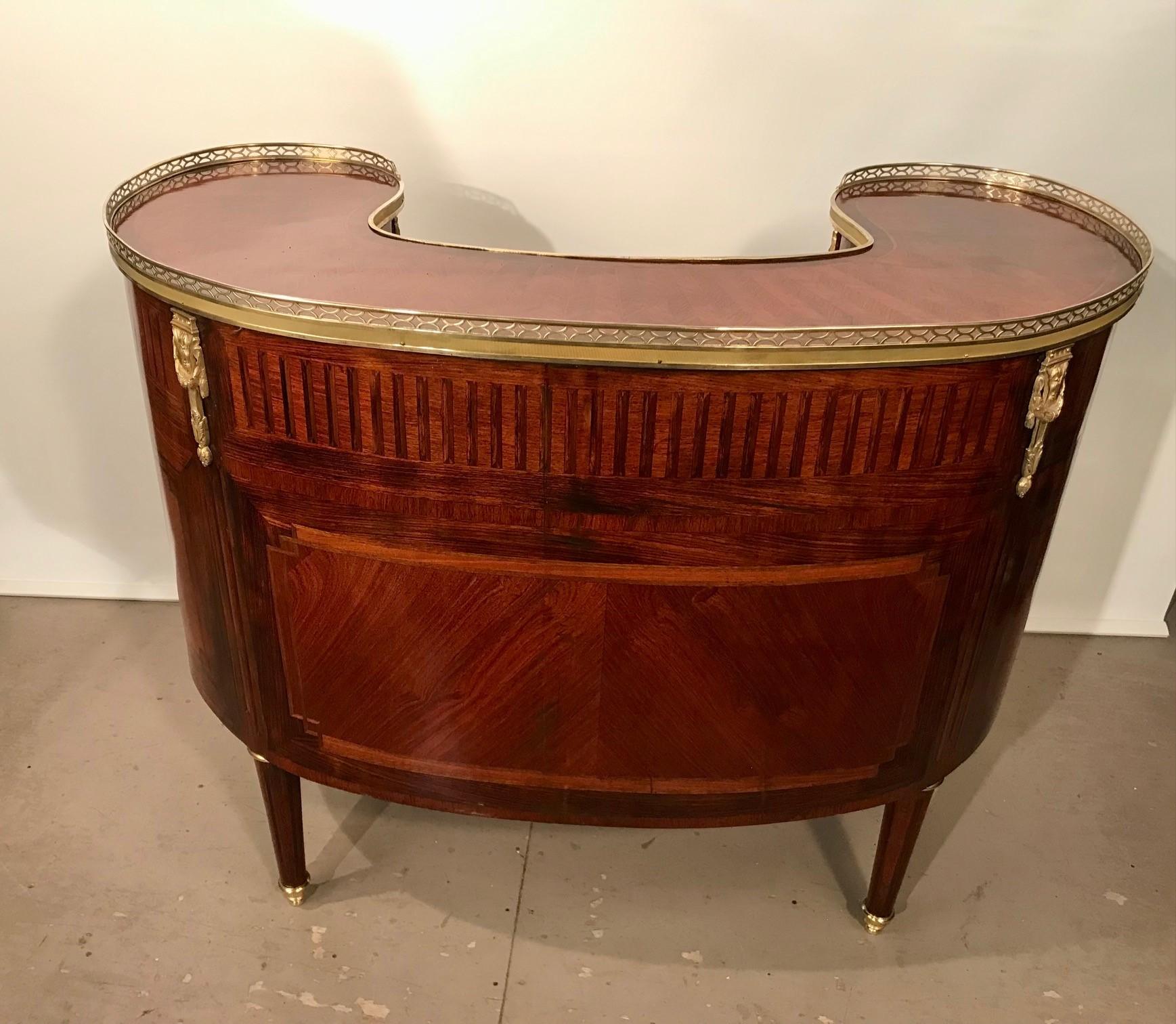 Antique French Louis XVI Style Mahogany and Parquetry Bureau a Rognon For Sale 3