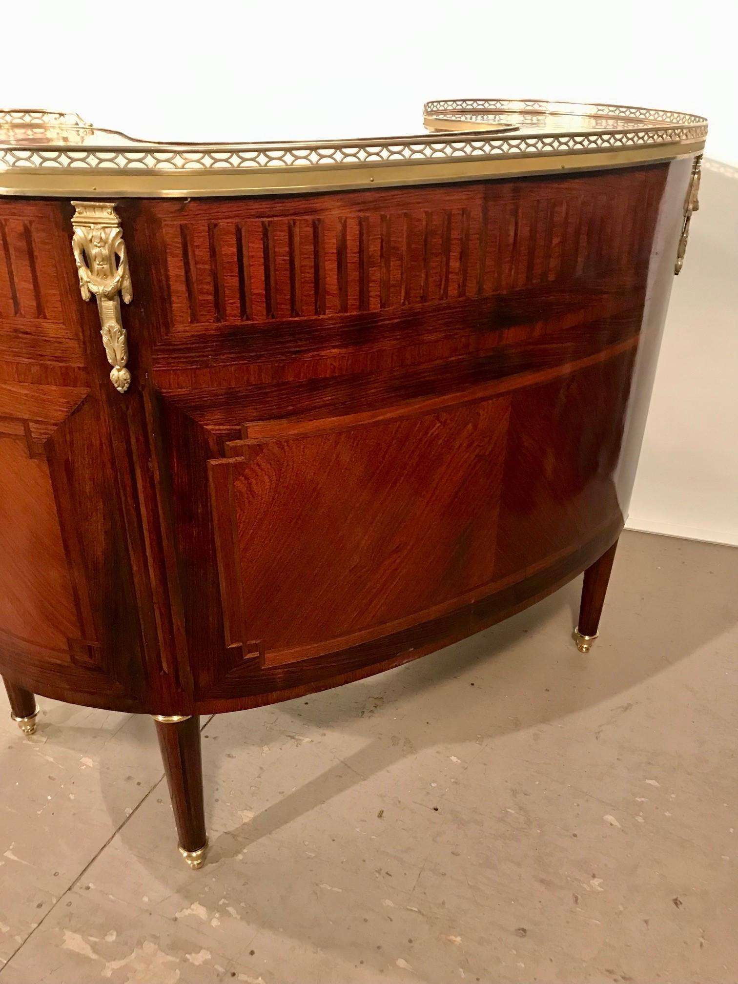 Antique French Louis XVI Style Mahogany and Parquetry Bureau a Rognon For Sale 4