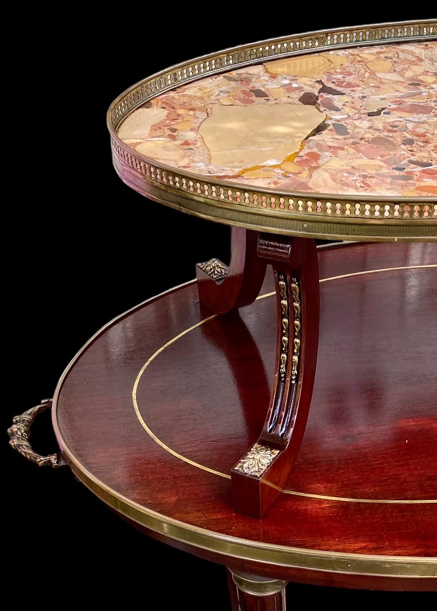 Antiker französischer Desserte-Tisch aus Mahagoni mit Marmorplatte im Louis-XVI.-Stil im Zustand „Gut“ im Angebot in New Orleans, LA