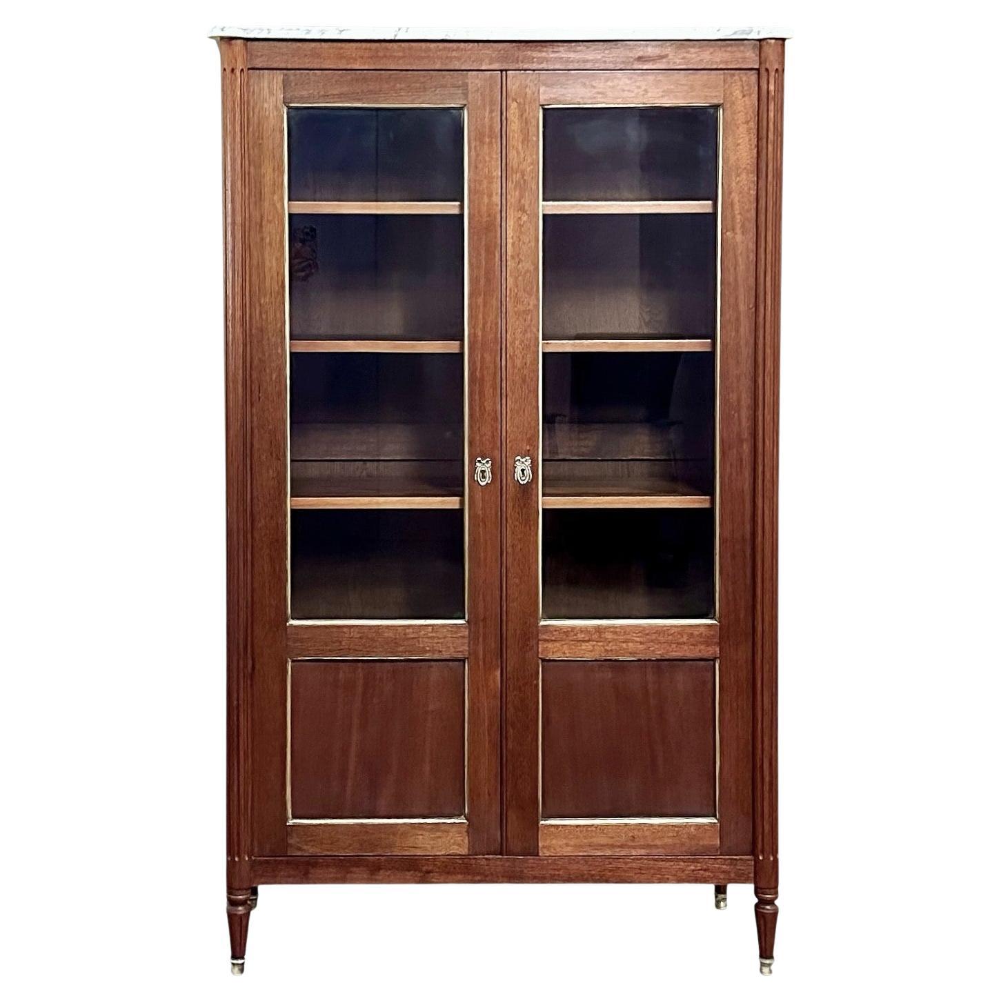 Antique French Louis XVI Style Mahogany Vitrine ~ Librería con mármol de Carrara