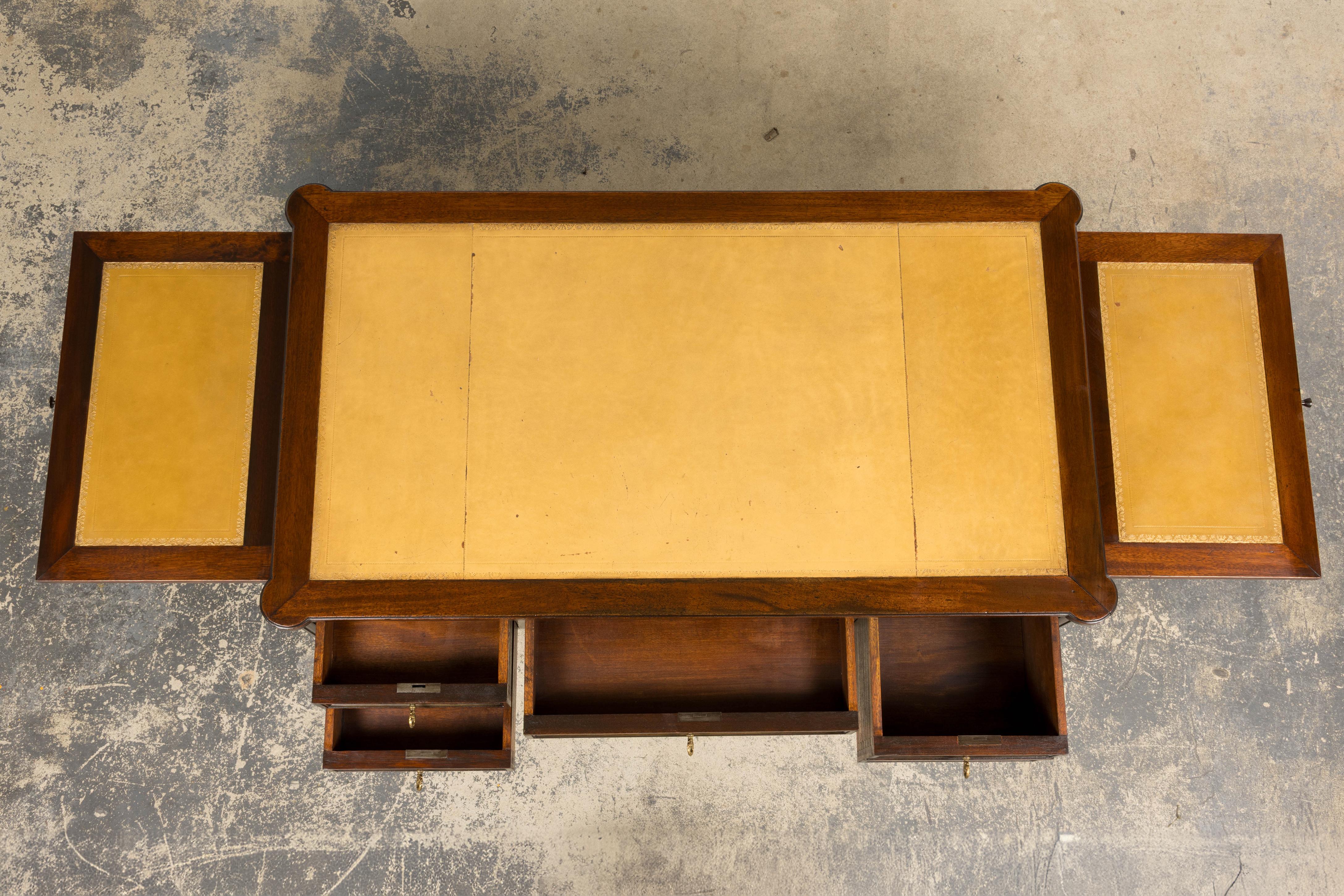 Antique French Louis XVI Stil Mahagoni Schreibtisch W / Leder oben (19. Jahrhundert) im Angebot