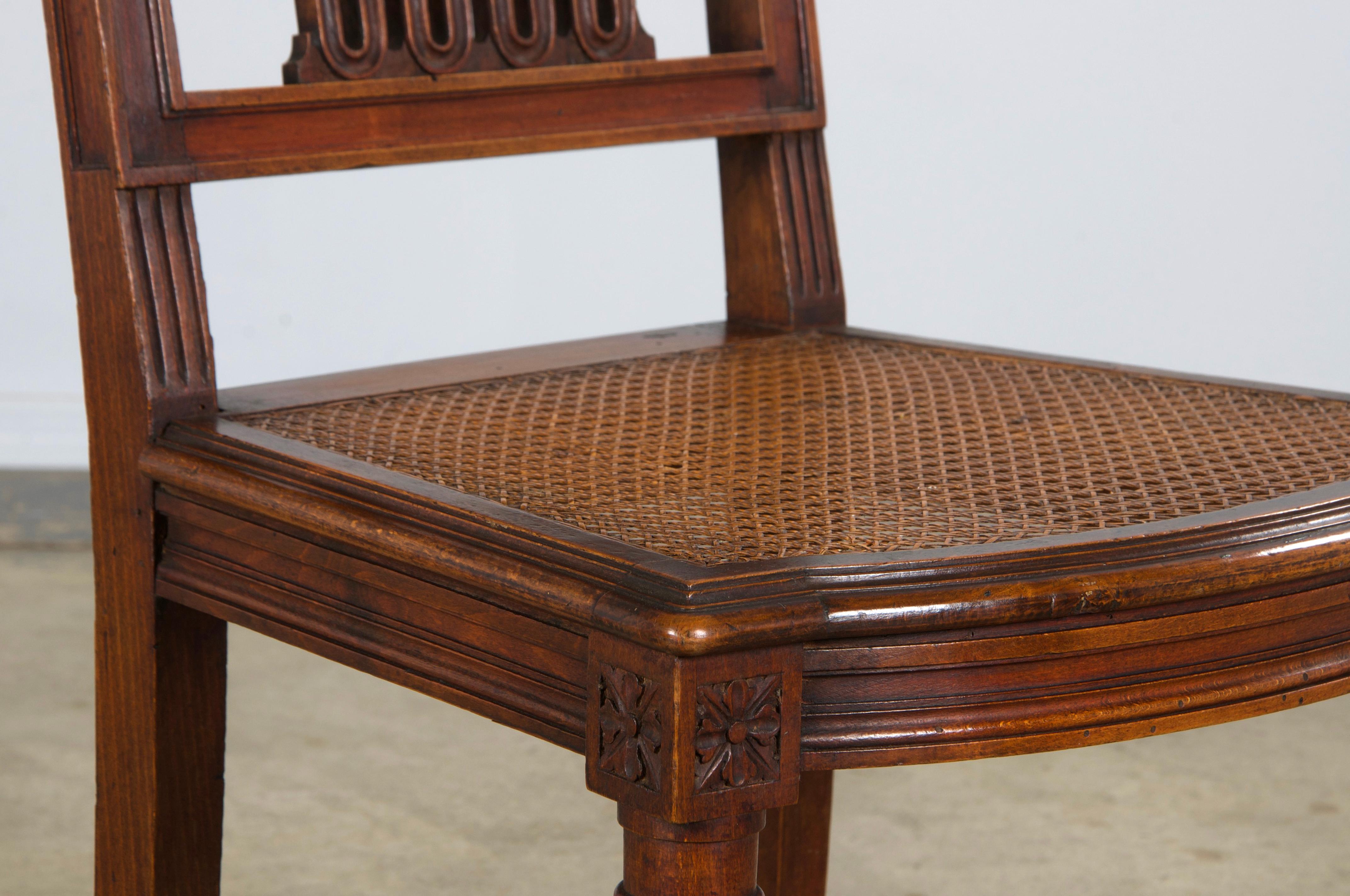 Sedie da pranzo in acero in stile Antique French Louis XVI con sedili in canna - set di 6 in vendita 3