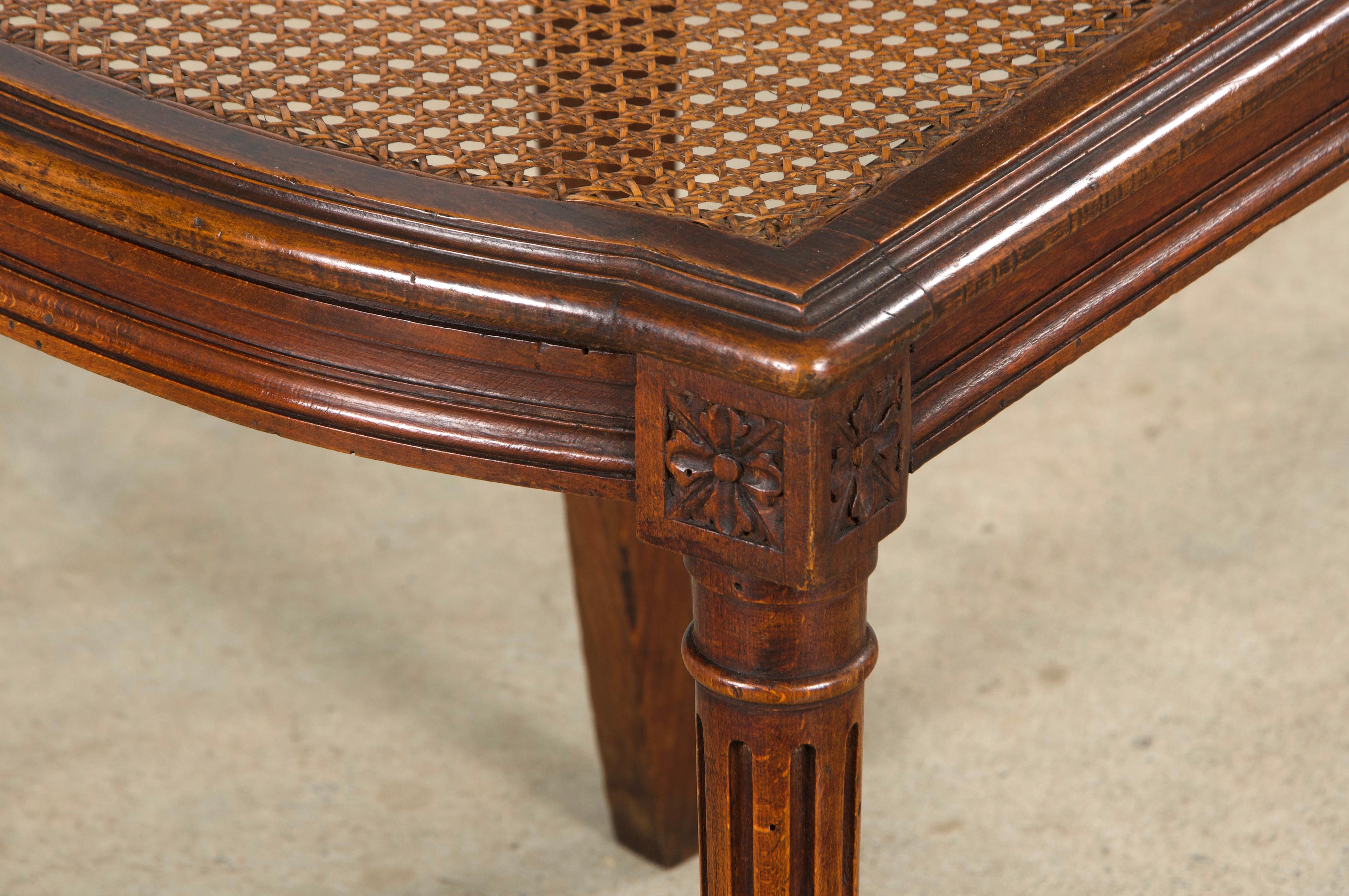 Sedie da pranzo in acero in stile Antique French Louis XVI con sedili in canna - set di 6 in vendita 9