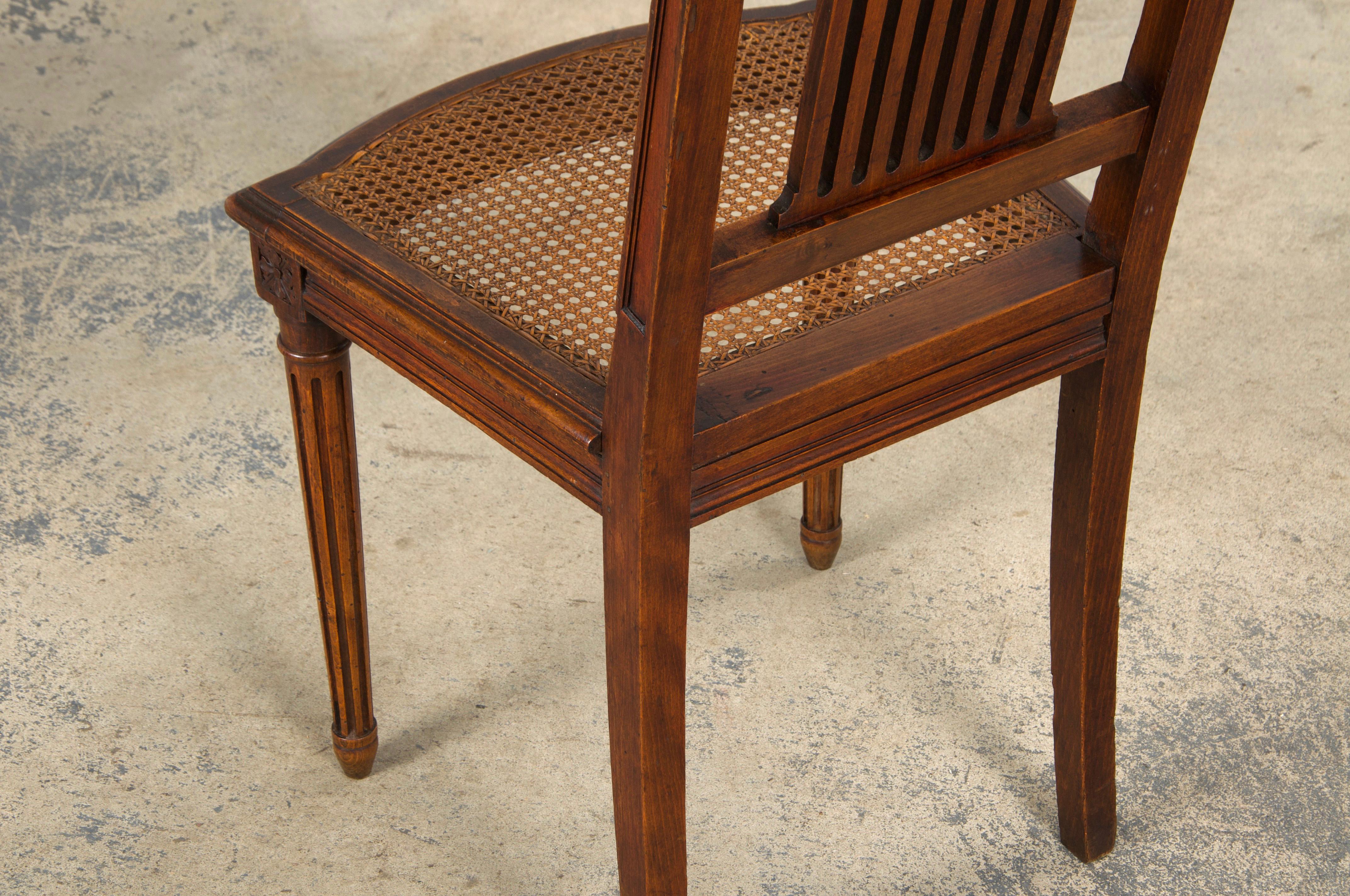 Sedie da pranzo in acero in stile Antique French Louis XVI con sedili in canna - set di 6 in vendita 12