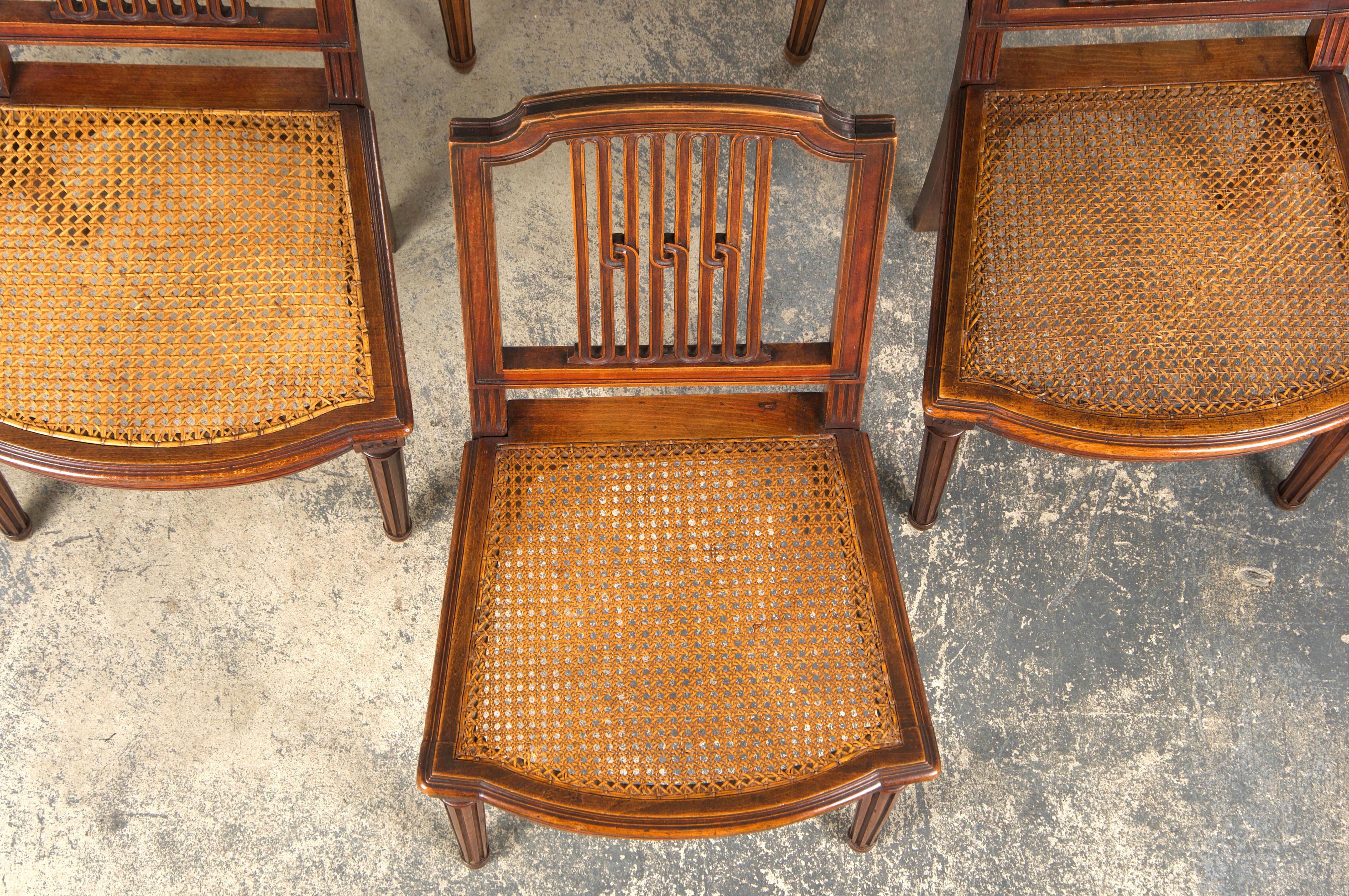 Francese Sedie da pranzo in acero in stile Antique French Louis XVI con sedili in canna - set di 6 in vendita