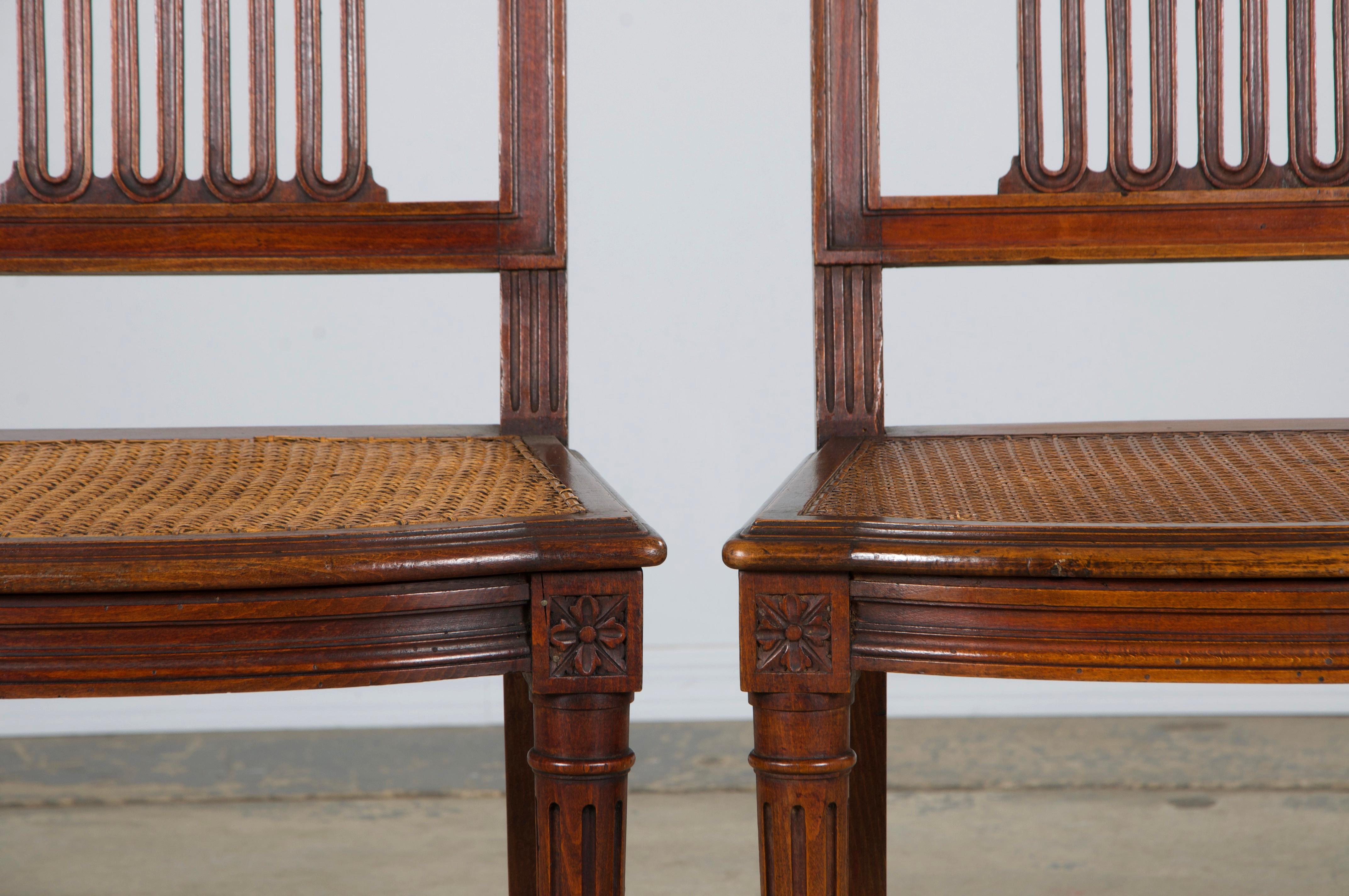 Sedie da pranzo in acero in stile Antique French Louis XVI con sedili in canna - set di 6 In condizioni buone in vendita a Astoria, NY