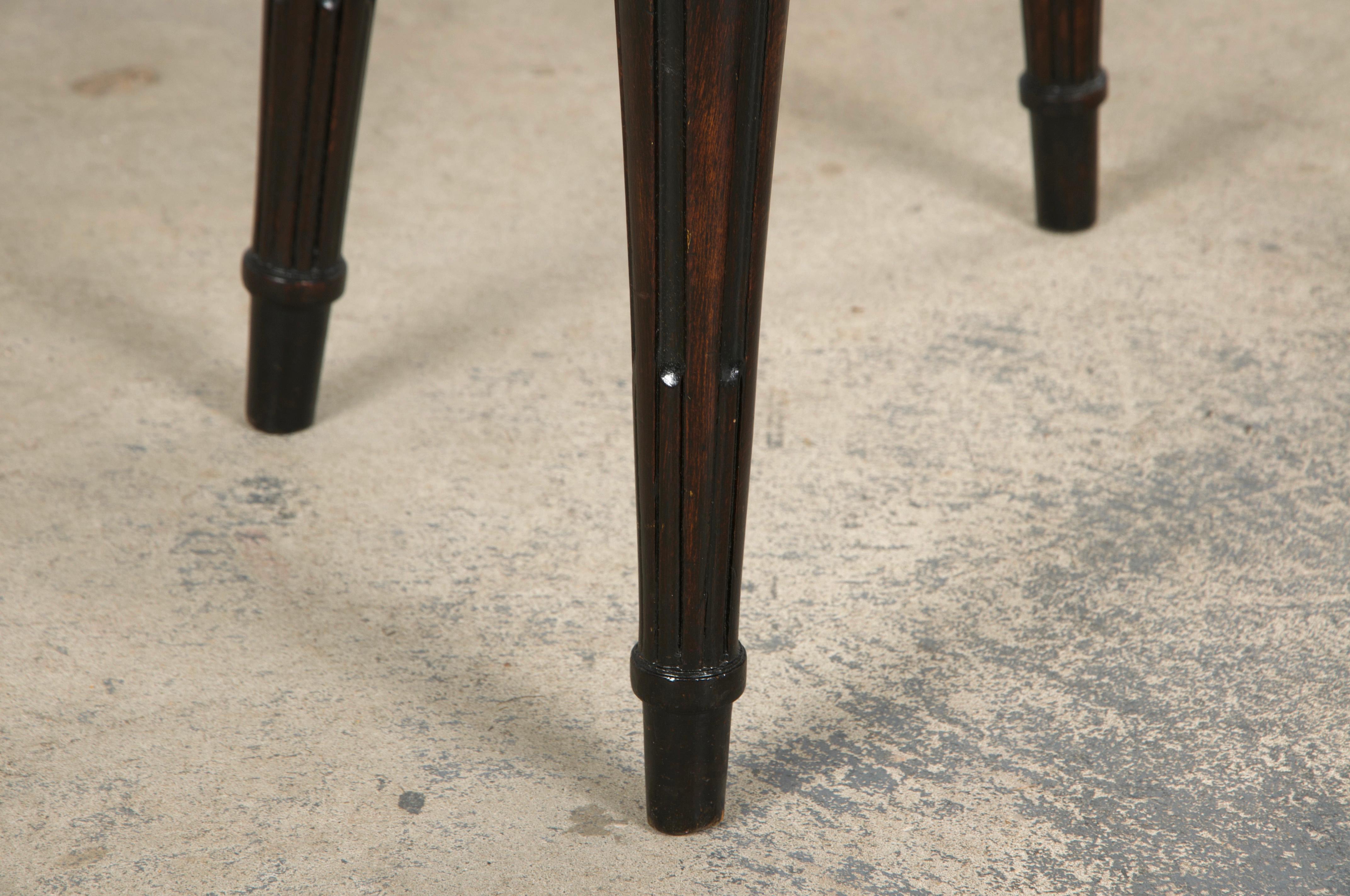 Antique French Louis XVI Style Maple Side Chairs in Beige Chenille - A Pair in vendita 3