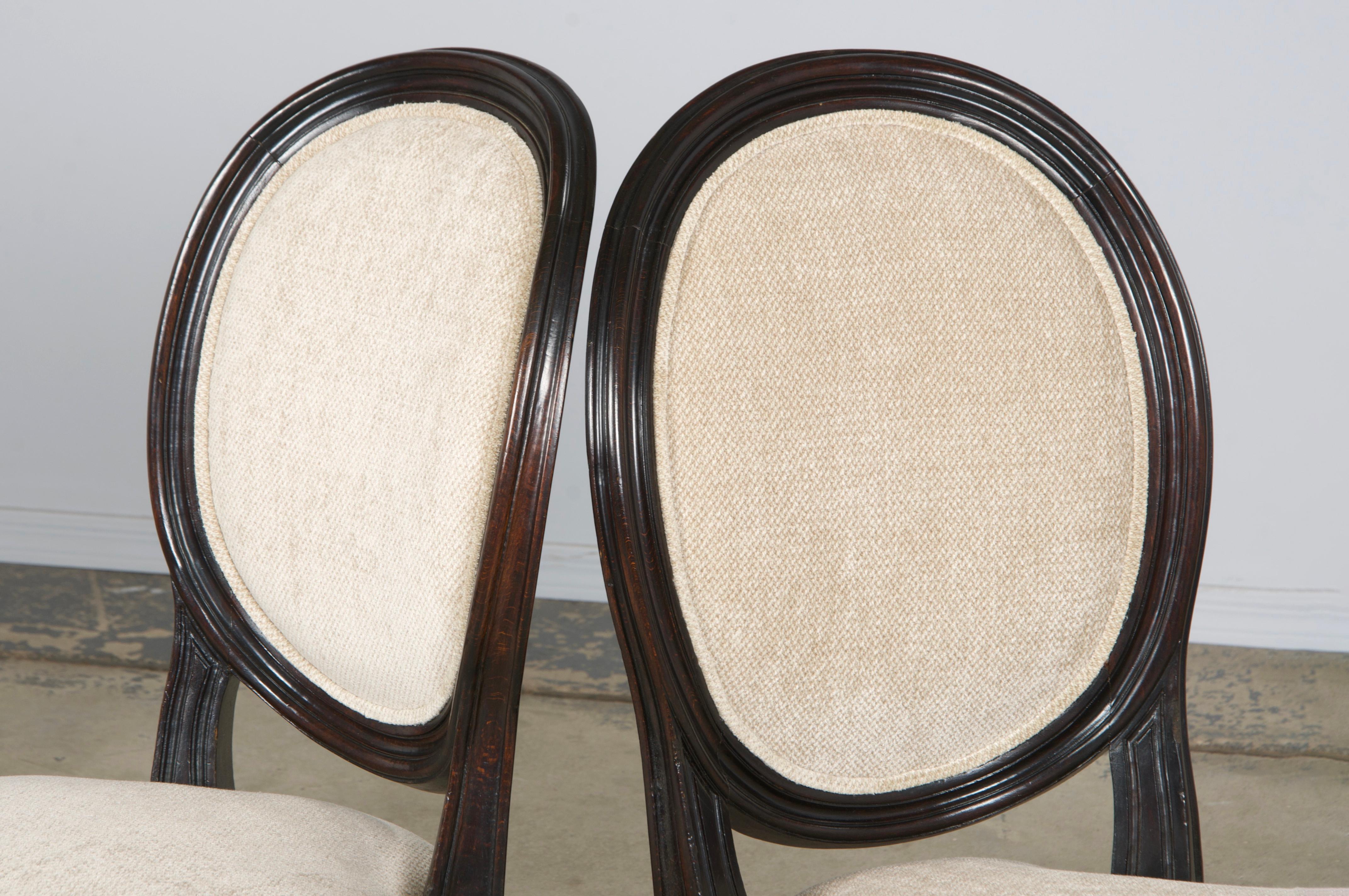 Antique French Louis XVI Style Maple Side Chairs in Beige Chenille - A Pair in vendita 6