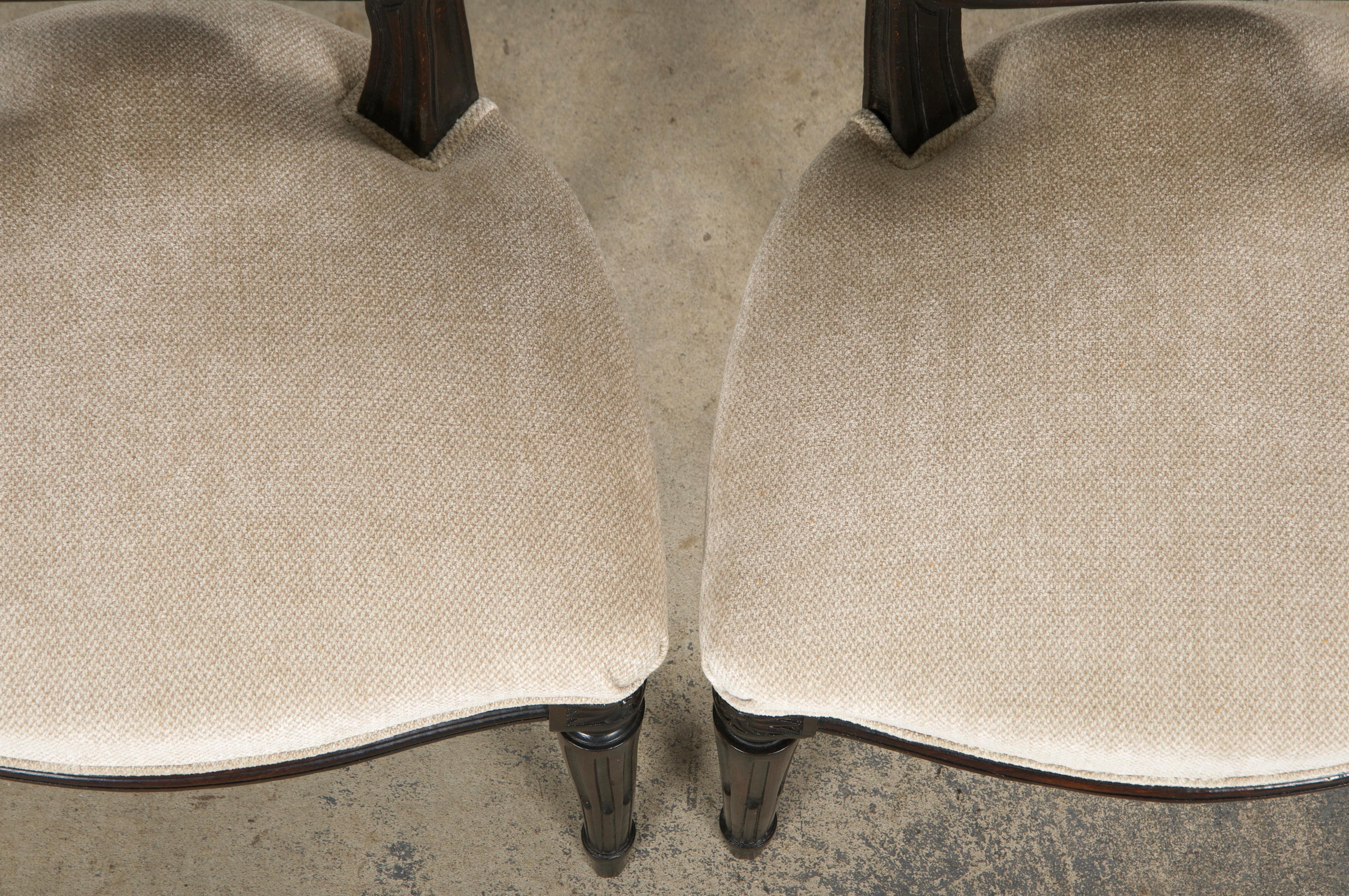 Luigi XVI Antique French Louis XVI Style Maple Side Chairs in Beige Chenille - A Pair in vendita