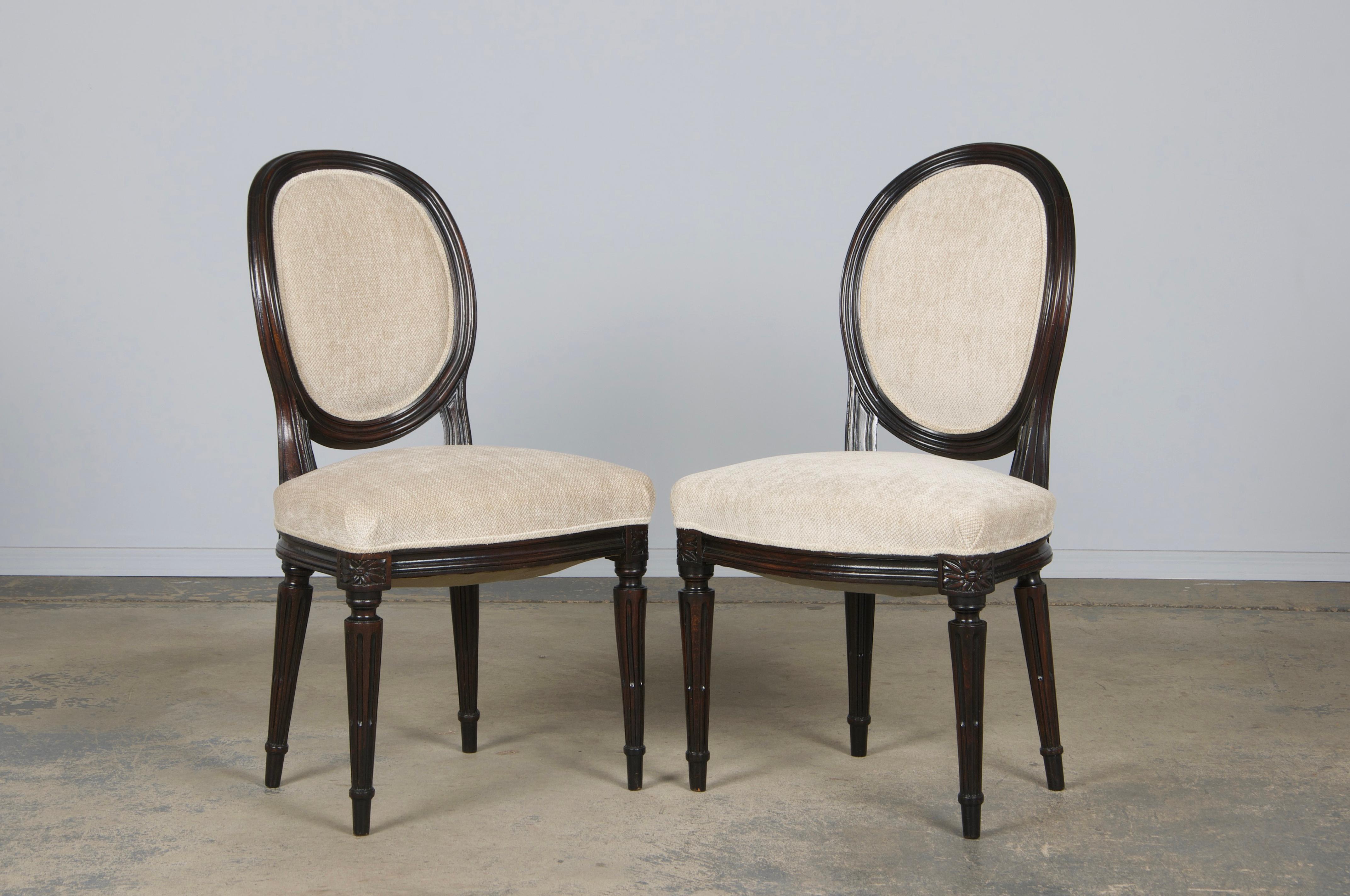 Francese Antique French Louis XVI Style Maple Side Chairs in Beige Chenille - A Pair in vendita