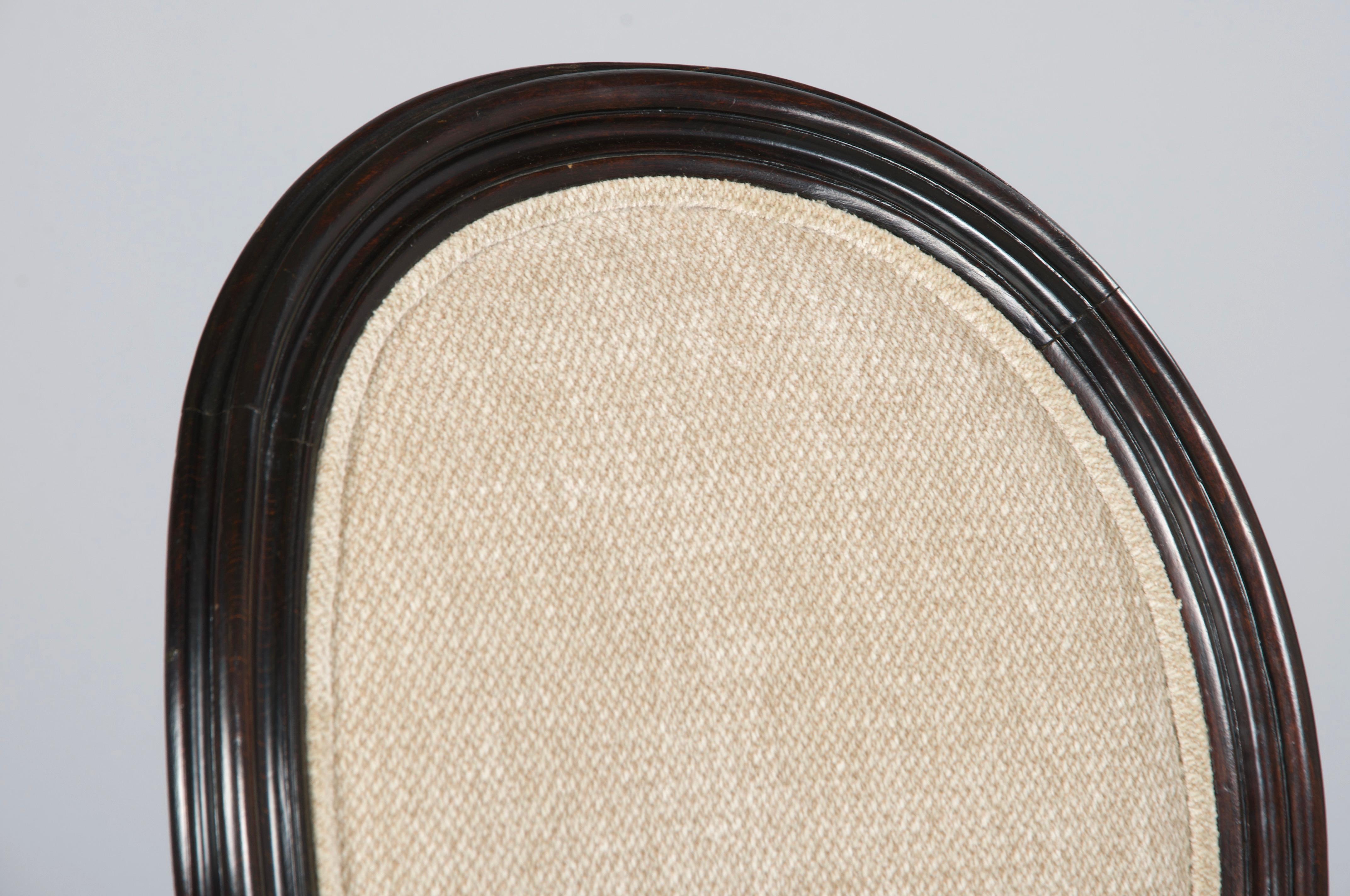 Antique French Louis XVI Style Maple Side Chairs in Beige Chenille - A Pair In condizioni buone in vendita a Astoria, NY