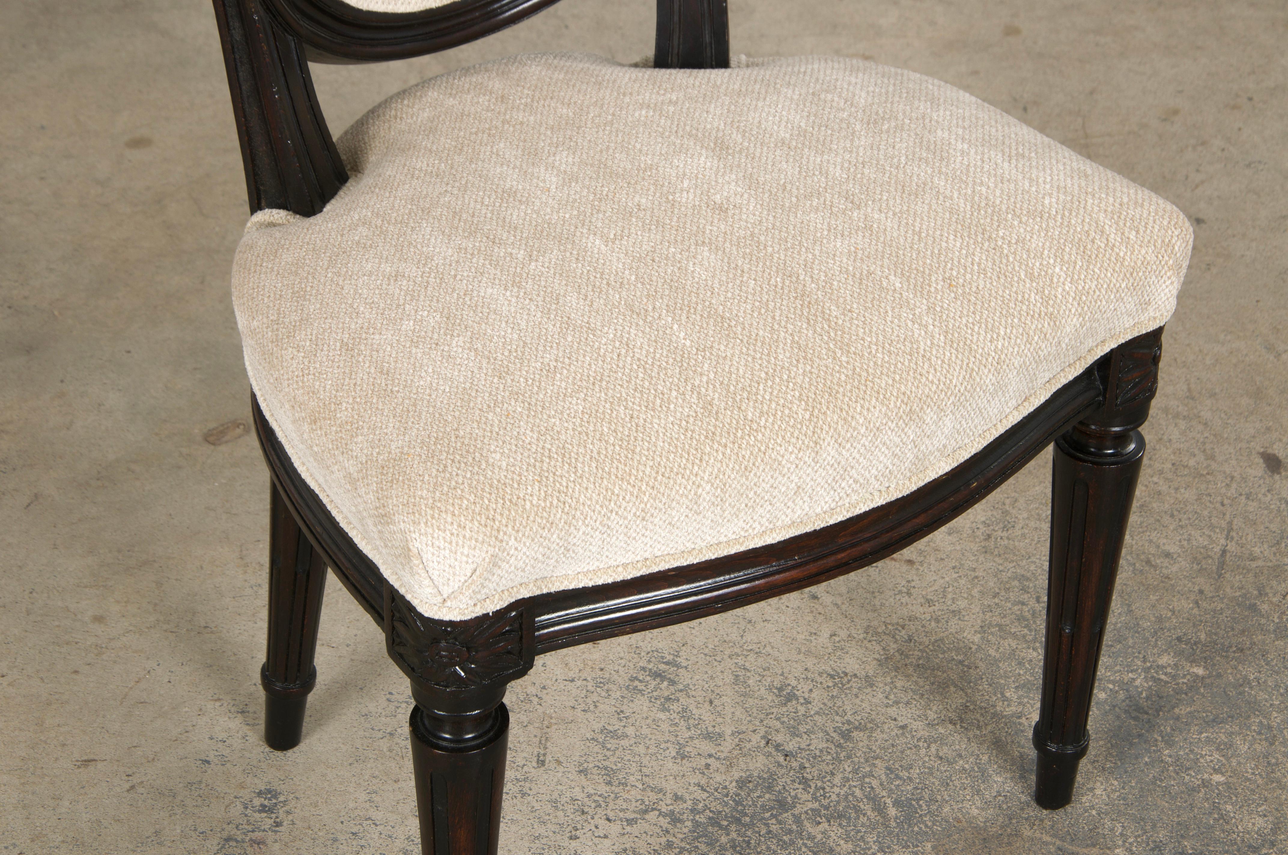 XX secolo Antique French Louis XVI Style Maple Side Chairs in Beige Chenille - A Pair in vendita