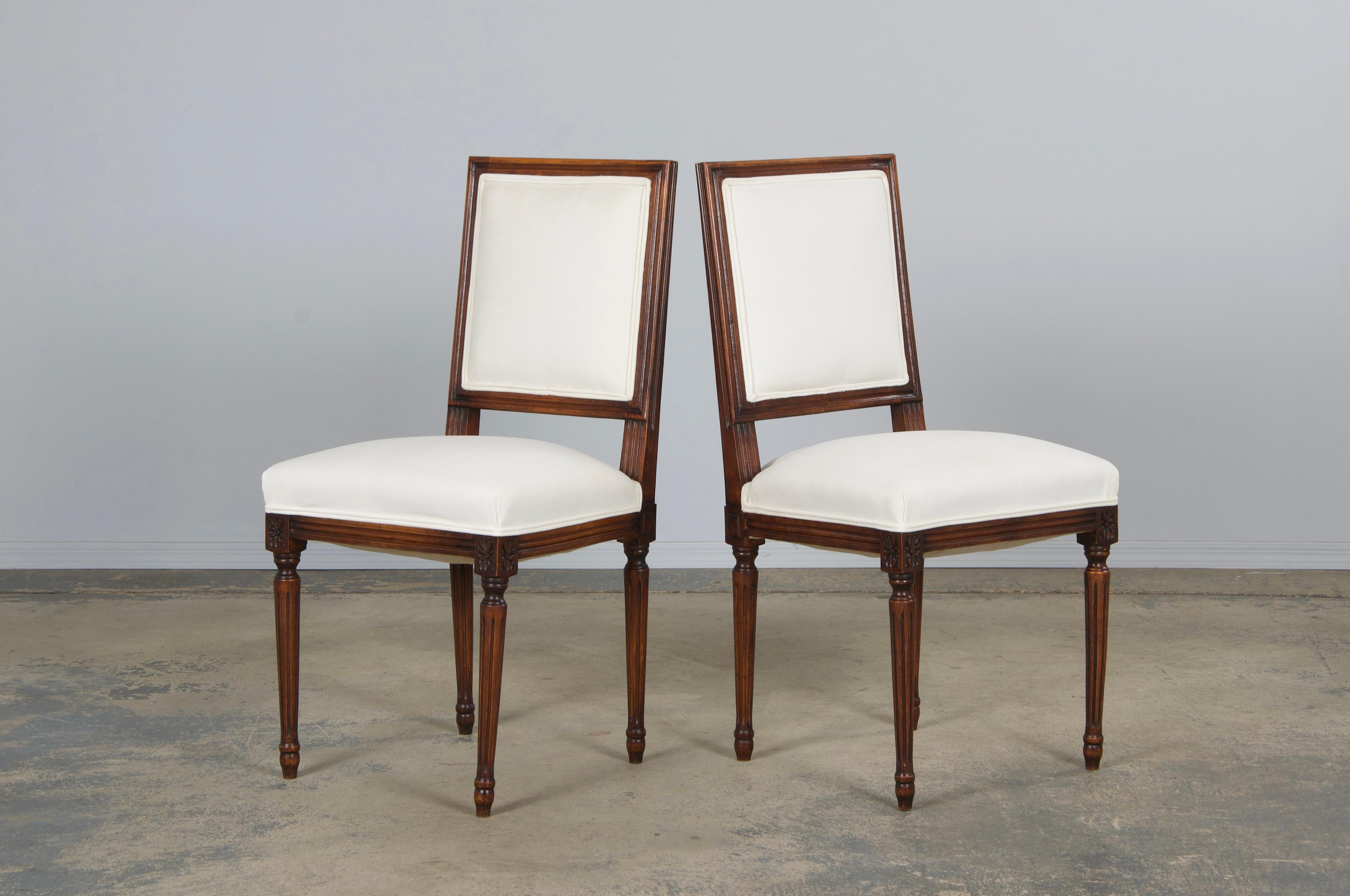 Anciennes chaises d'appoint à dossier carré en érable de style Louis XVI, en velours Off-White en vente 6
