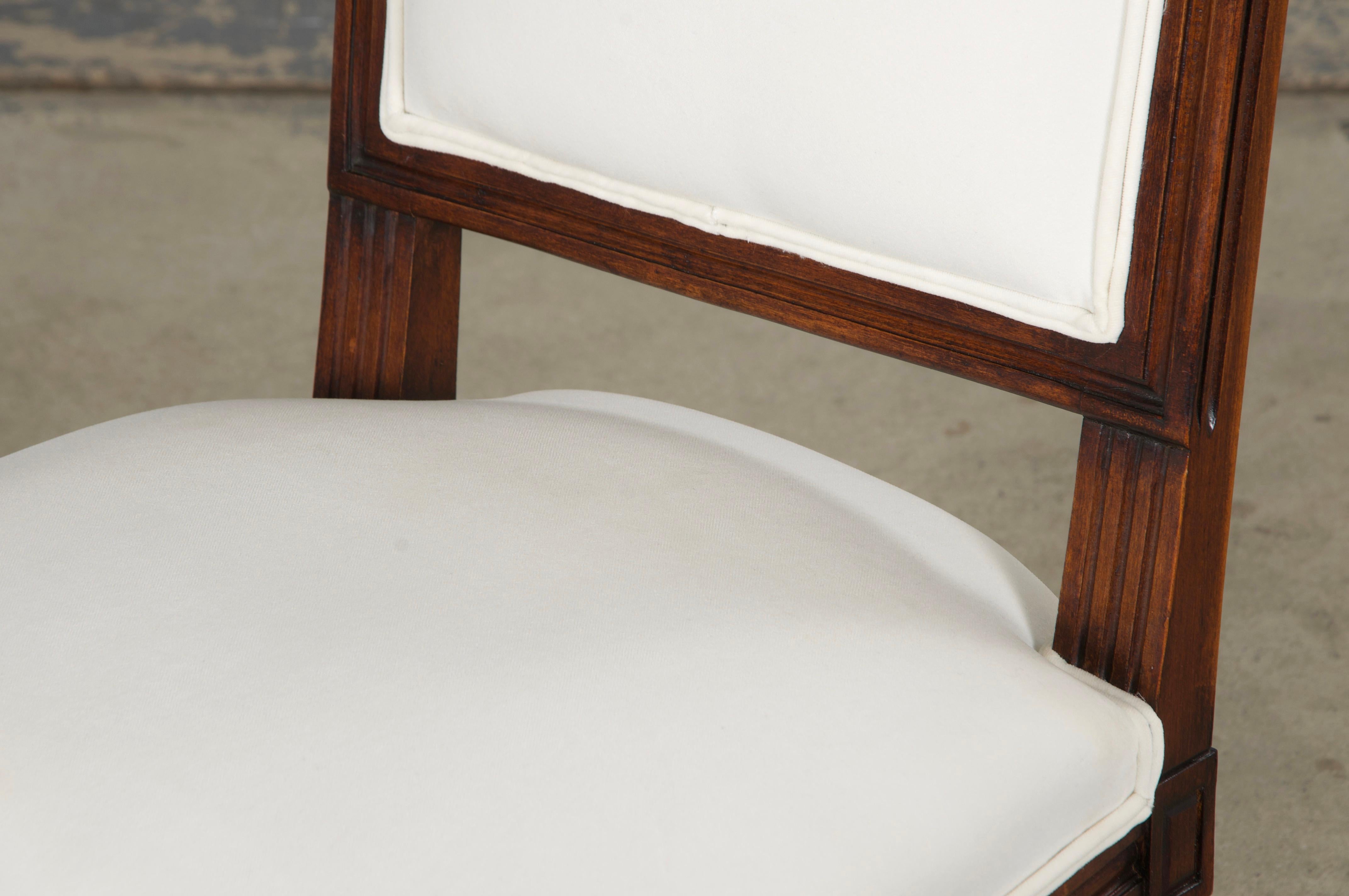 Anciennes chaises d'appoint à dossier carré en érable de style Louis XVI, en velours Off-White en vente 9