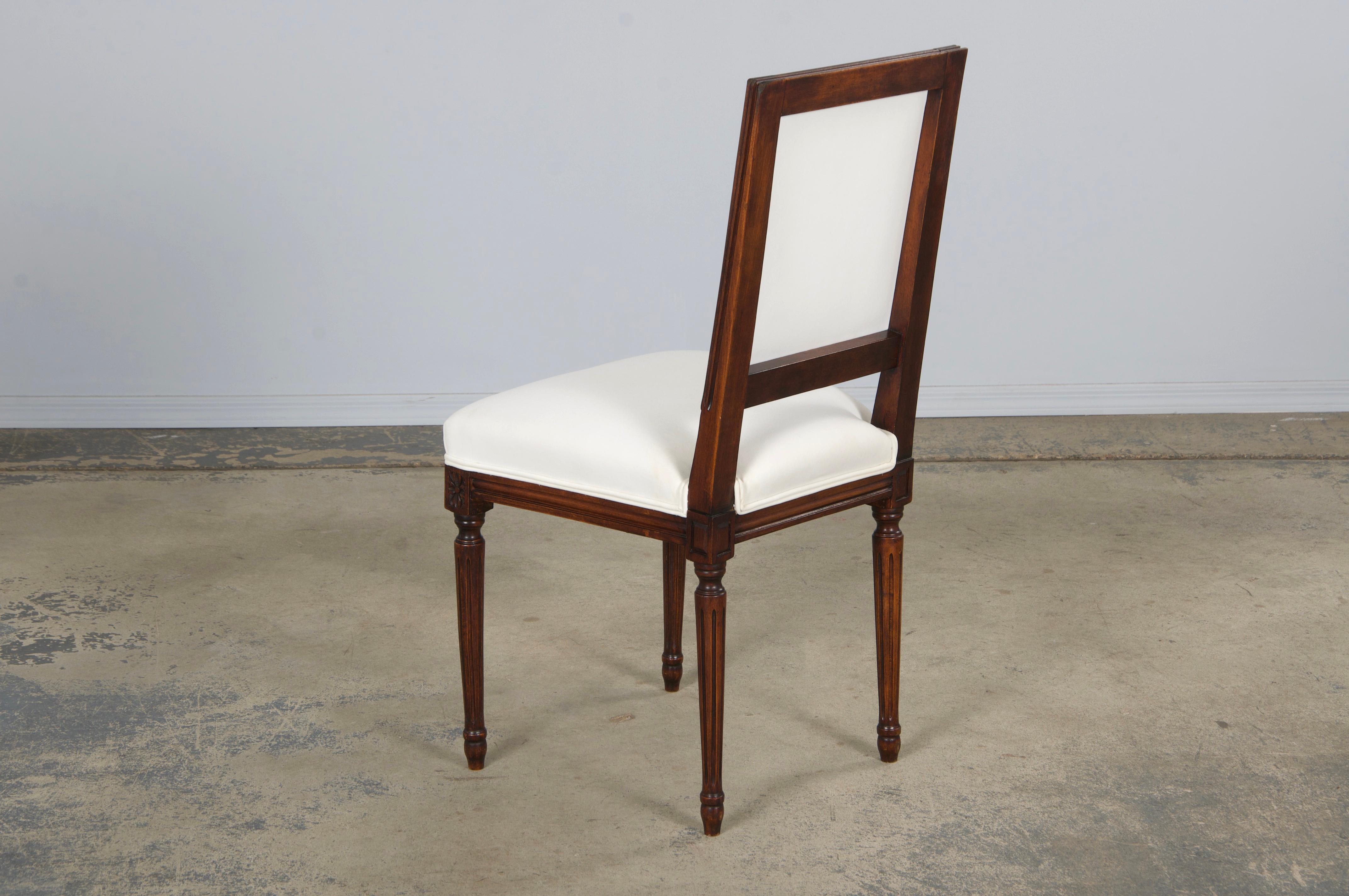 Anciennes chaises d'appoint à dossier carré en érable de style Louis XVI, en velours Off-White en vente 12