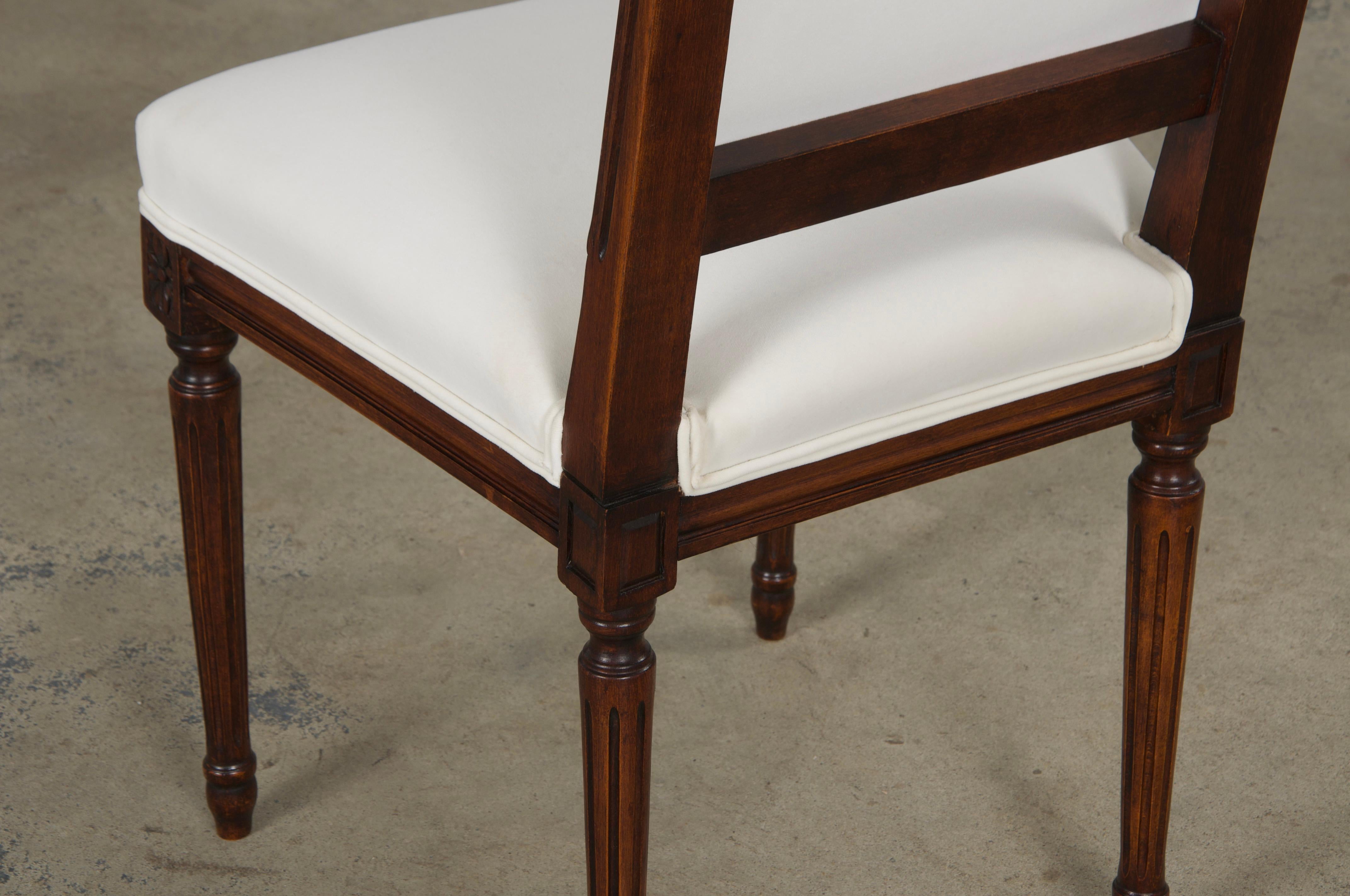 Anciennes chaises d'appoint à dossier carré en érable de style Louis XVI, en velours Off-White en vente 13