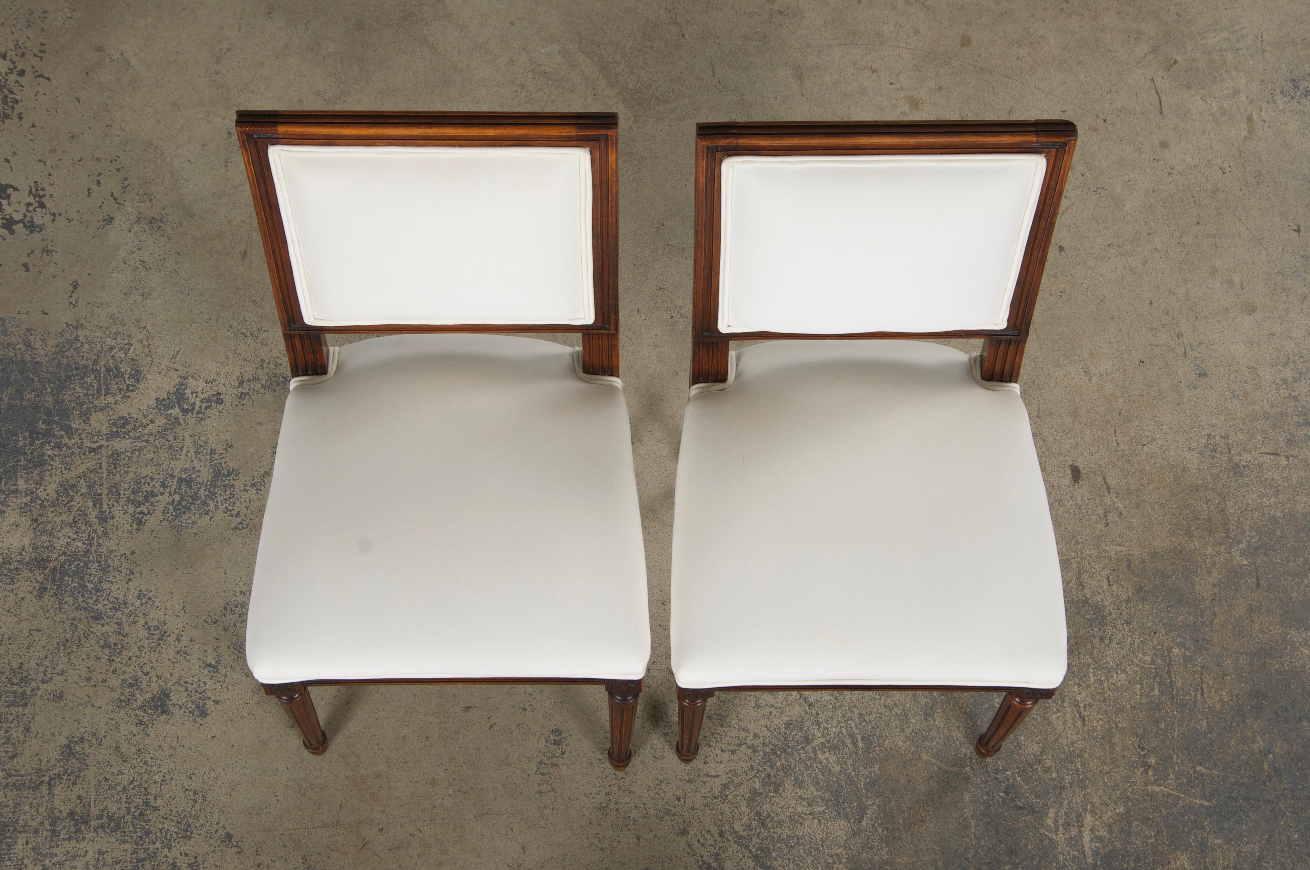 Français Anciennes chaises d'appoint à dossier carré en érable de style Louis XVI, en velours Off-White en vente