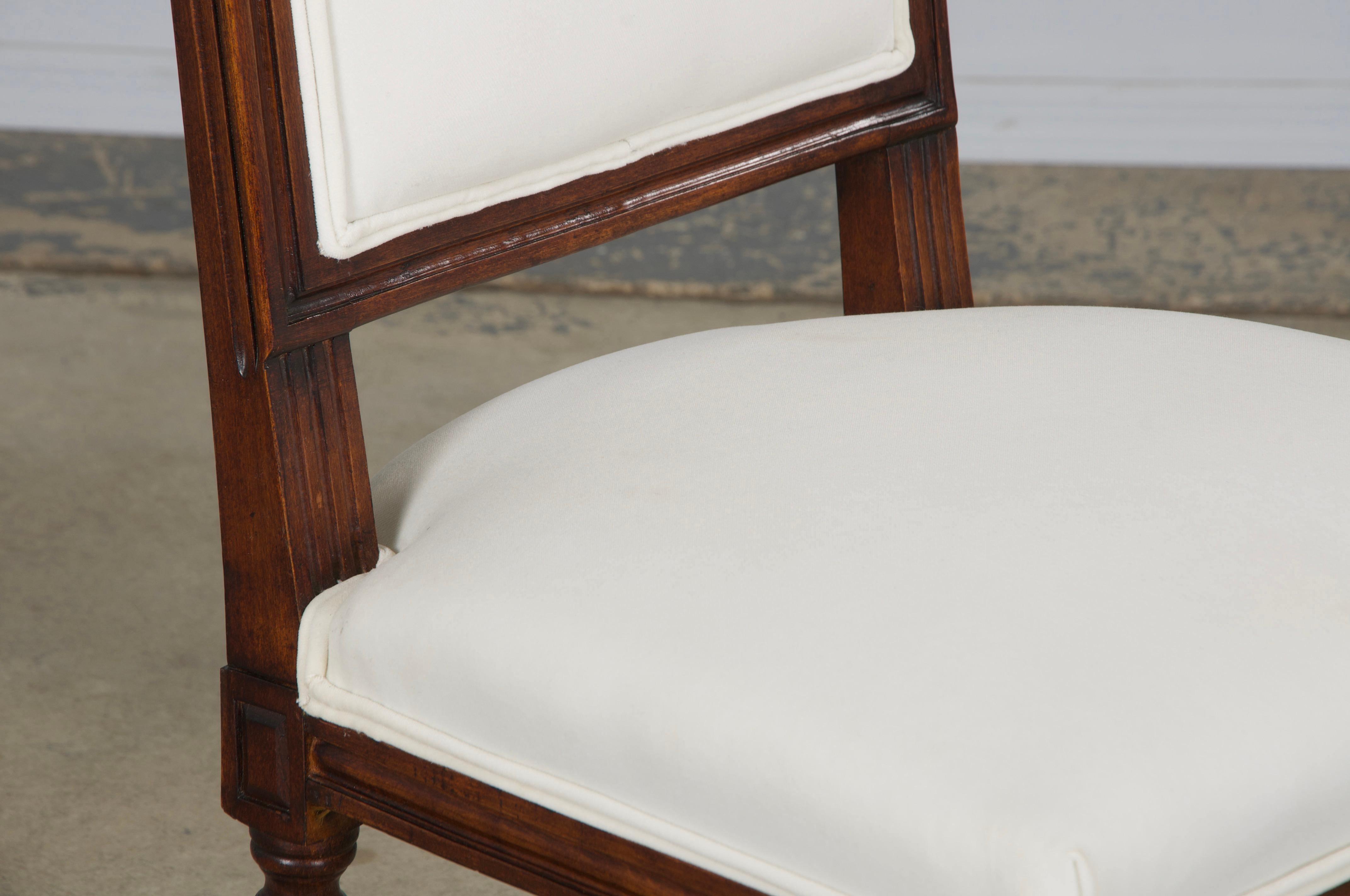 Anciennes chaises d'appoint à dossier carré en érable de style Louis XVI, en velours Off-White en vente 1