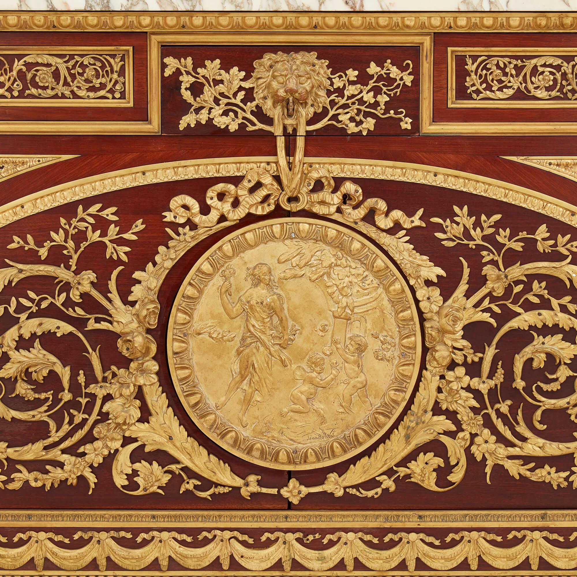 Ancienne commode française de style Louis XVI montée en bronze doré d'après Benneman Bon état - En vente à London, GB
