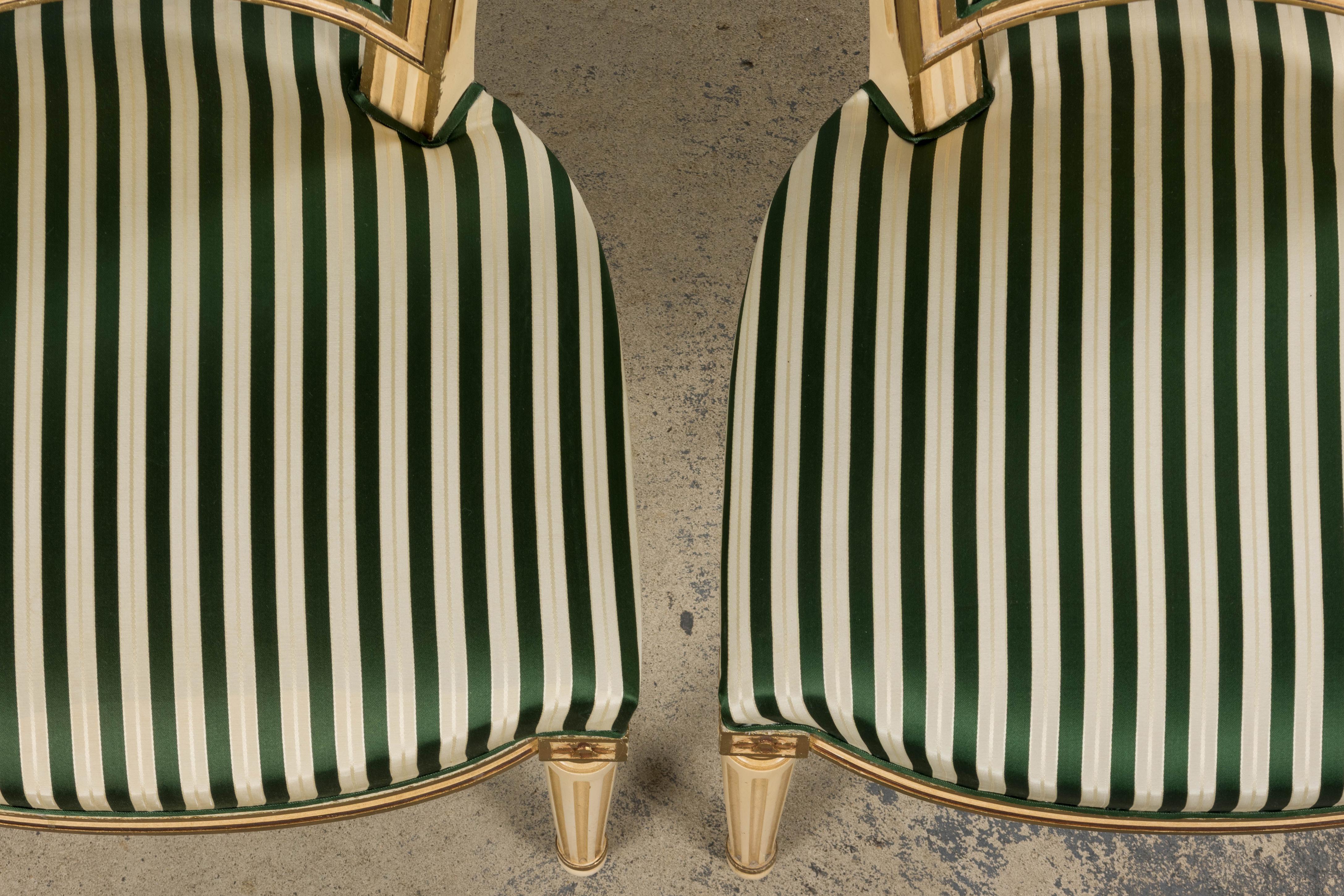 Sculpté à la main Antique French Louis XVI Style Peint Accent Chairs in Green Stripe - A Pair en vente